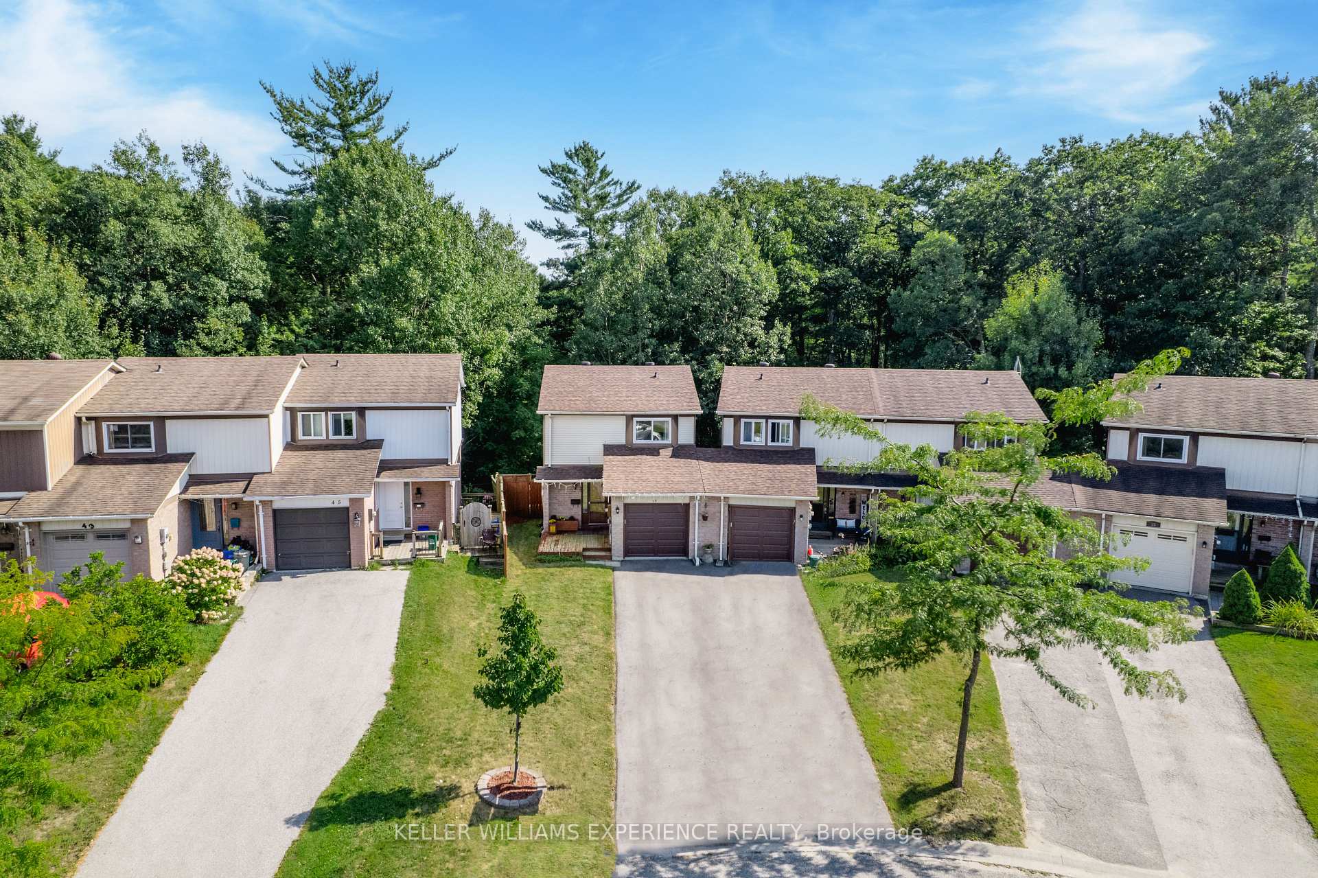 Photo 24 of 49 Burns Circle, Barrie, Letitia Heights — HOMEH