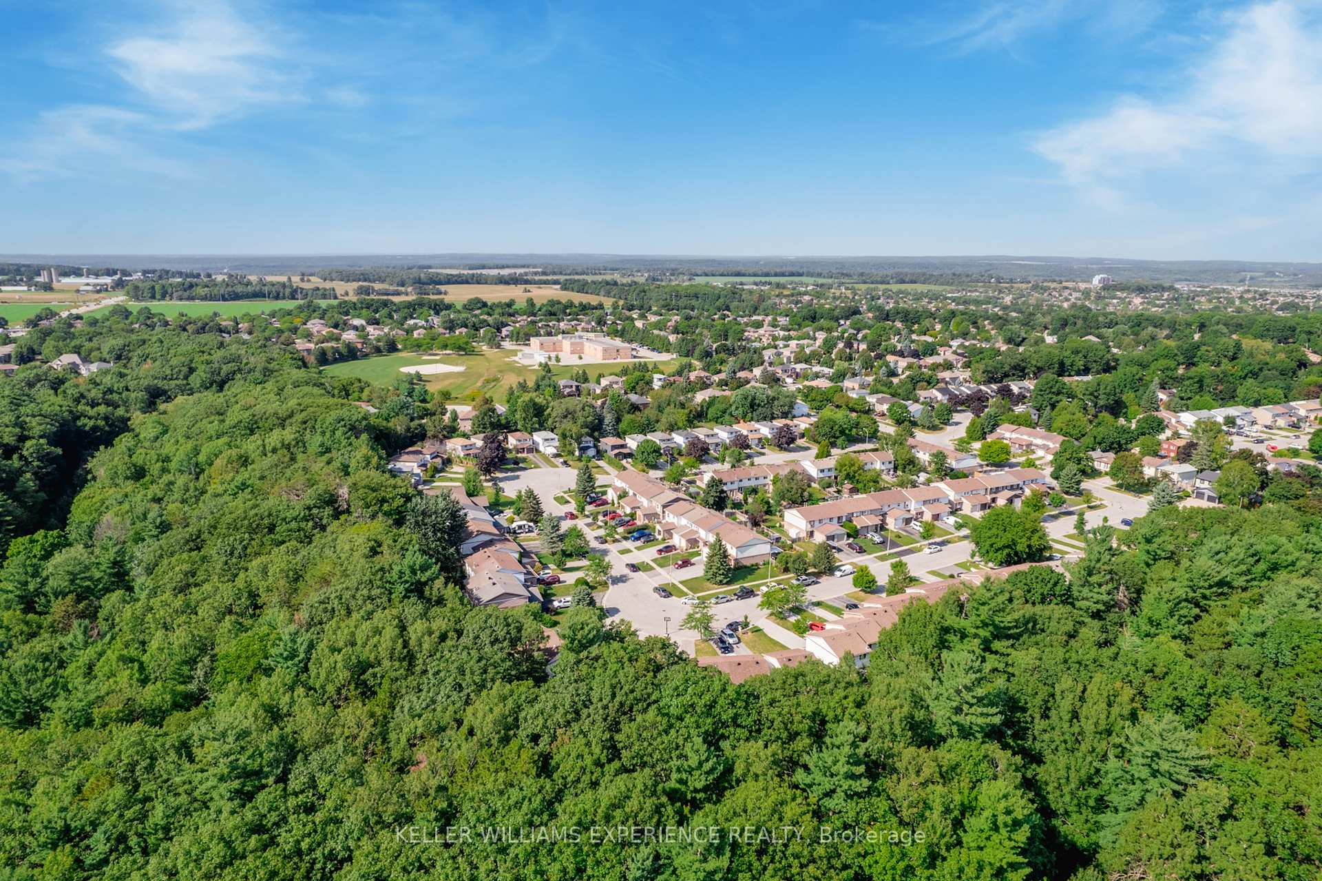 Photo 27 of 49 Burns Circle, Barrie, Letitia Heights — HOMEH