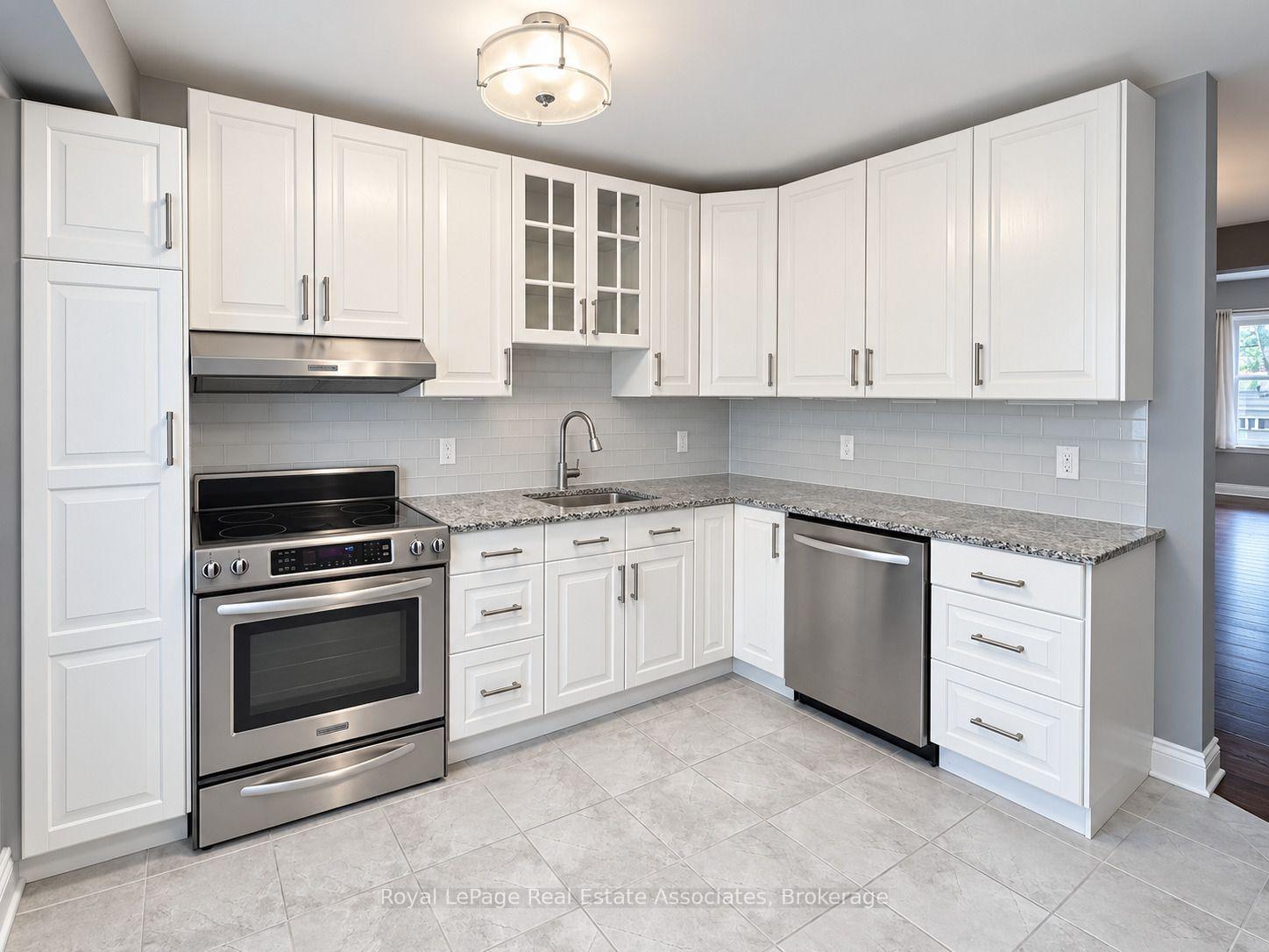 Photo 2 of Unit 125, 2440 Bromsgrove Road, Mississauga, Clarkson — HOMEH