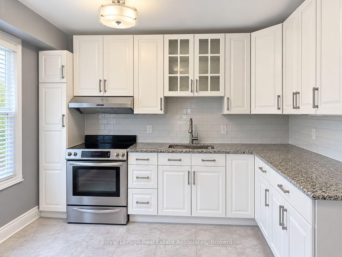 Photo 3 of Unit 125, 2440 Bromsgrove Road, Mississauga, Clarkson — HOMEH