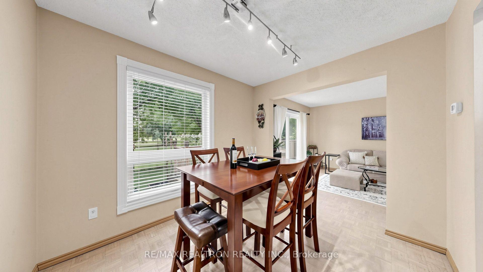 Photo 5 of 145 Campbell Avenue, Vaughan, Crestwood-Springfarm-Yorkhill — HOMEH