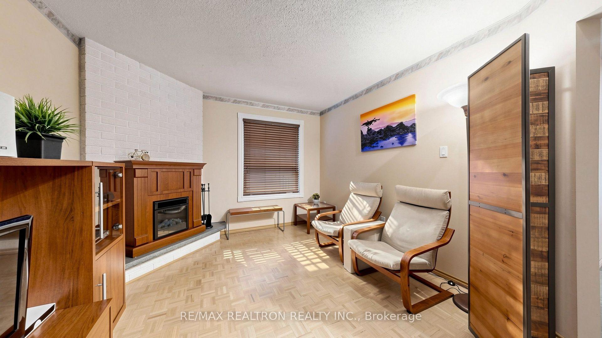 Photo 7 of 145 Campbell Avenue, Vaughan, Crestwood-Springfarm-Yorkhill — HOMEH