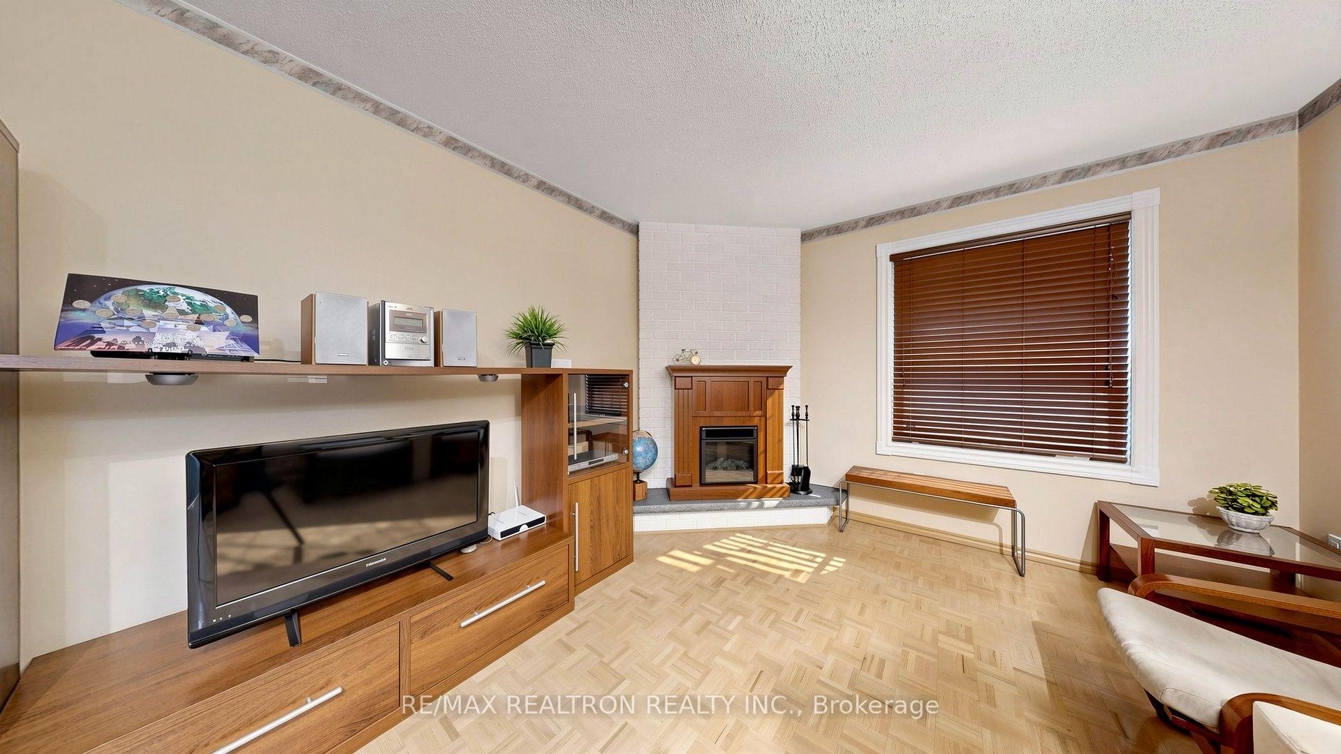 Photo 9 of 145 Campbell Avenue, Vaughan, Crestwood-Springfarm-Yorkhill — HOMEH