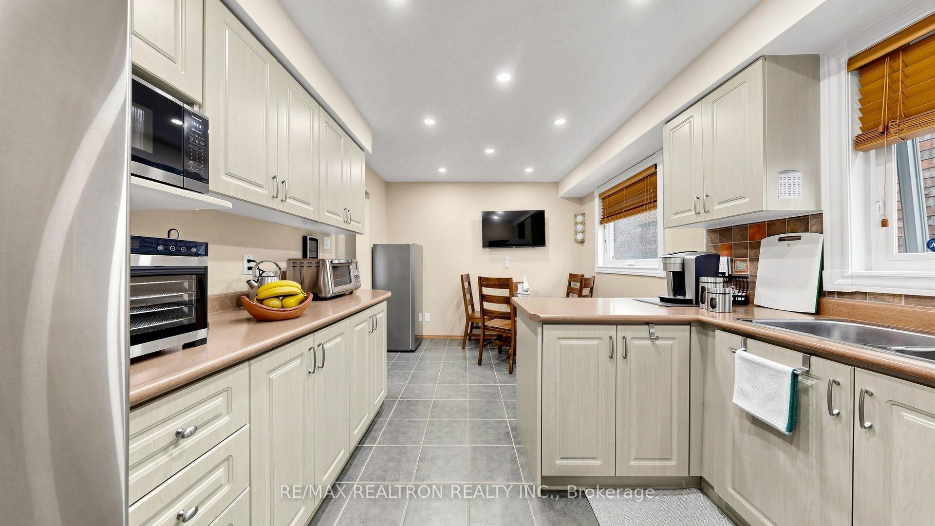 Photo 10 of 145 Campbell Avenue, Vaughan, Crestwood-Springfarm-Yorkhill — HOMEH