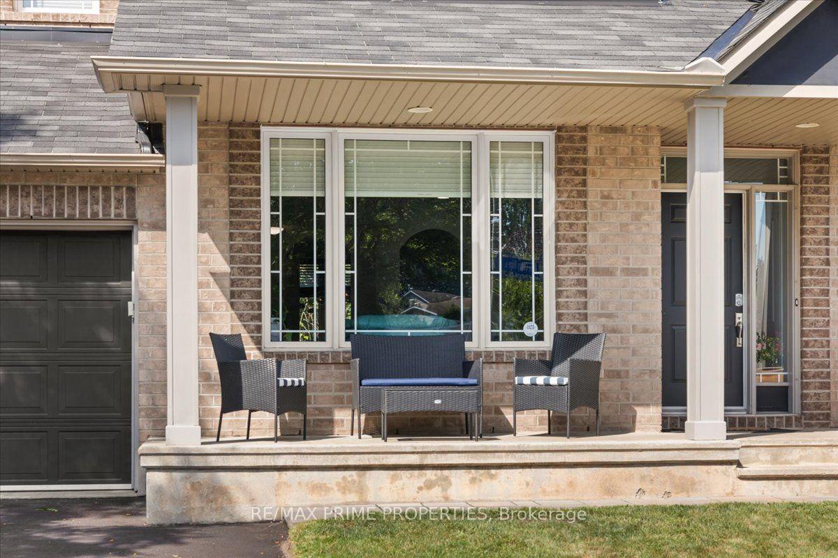 Photo 3 of 20 Quarry Ridge Drive, Ottawa, Convent Glen North — HOMEH