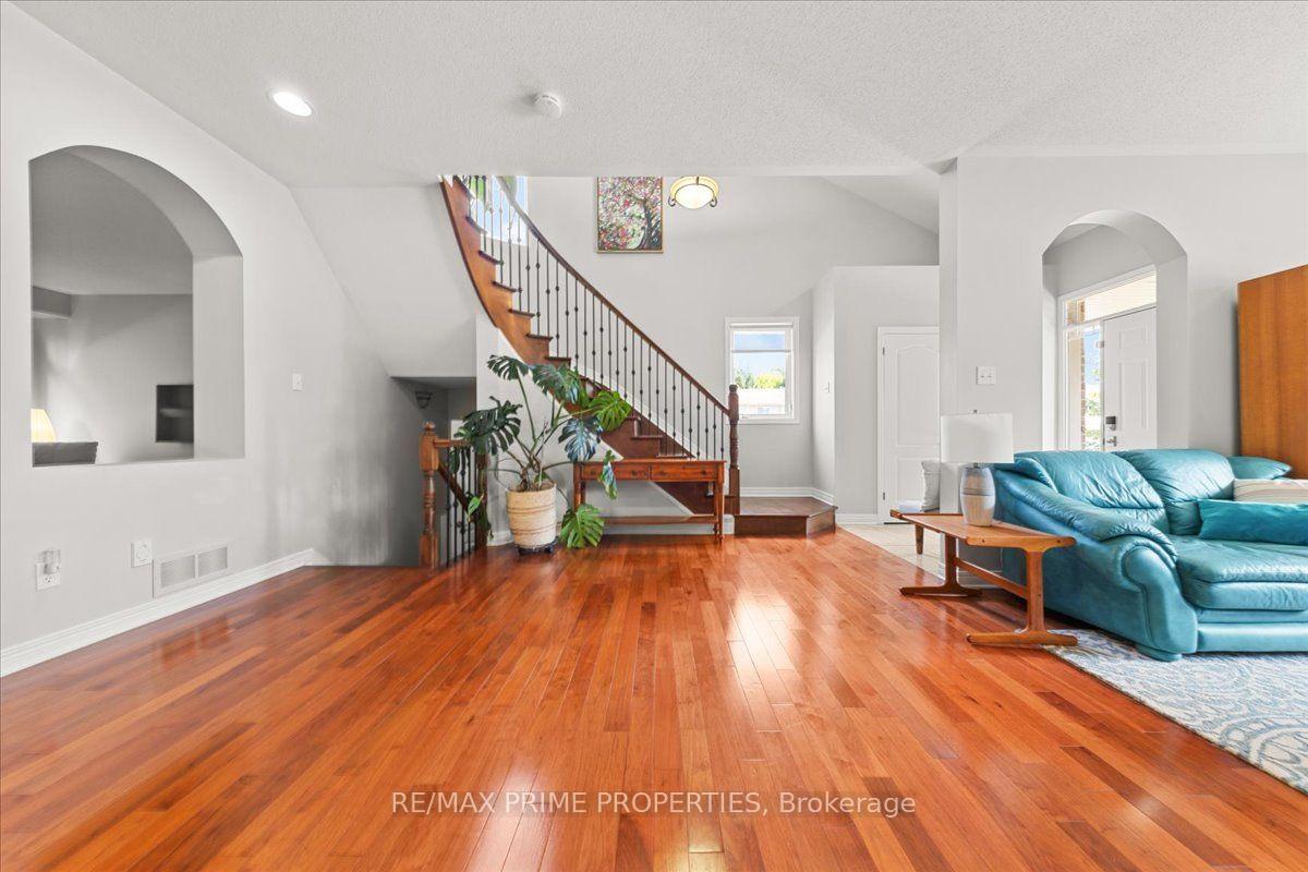 Photo 6 of 20 Quarry Ridge Drive, Ottawa, Convent Glen North — HOMEH