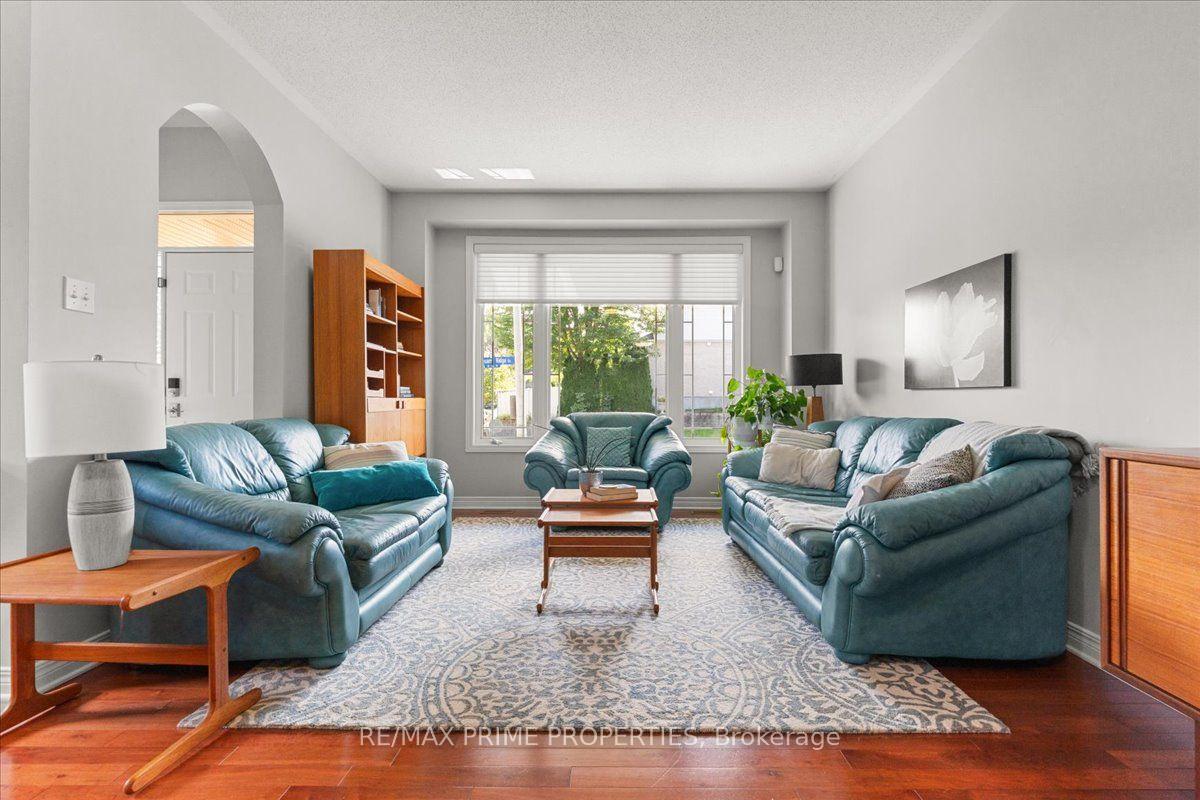 Photo 8 of 20 Quarry Ridge Drive, Ottawa, Convent Glen North — HOMEH