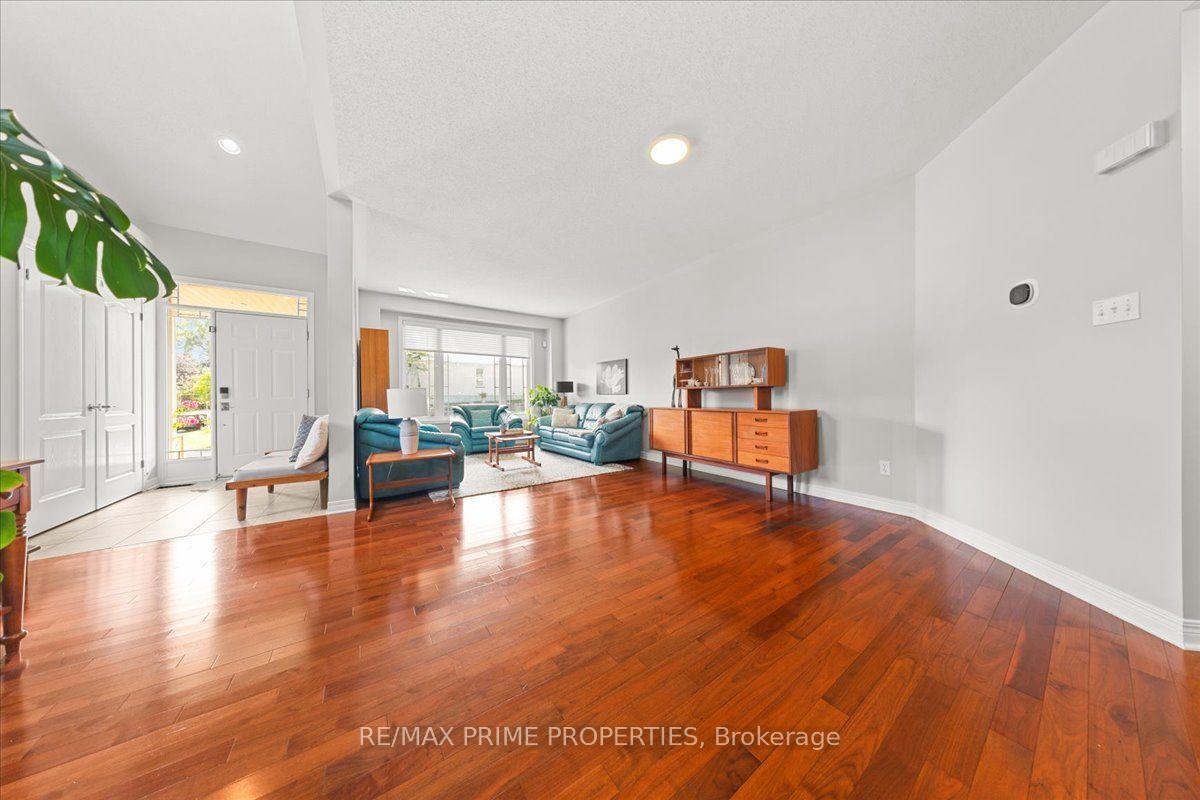 Photo 10 of 20 Quarry Ridge Drive, Ottawa, Convent Glen North — HOMEH