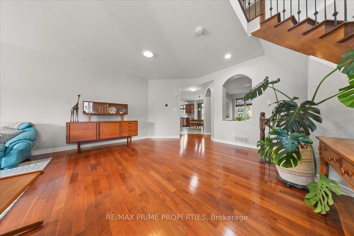 Photo 11 of 20 Quarry Ridge Drive, Ottawa, Convent Glen North — HOMEH