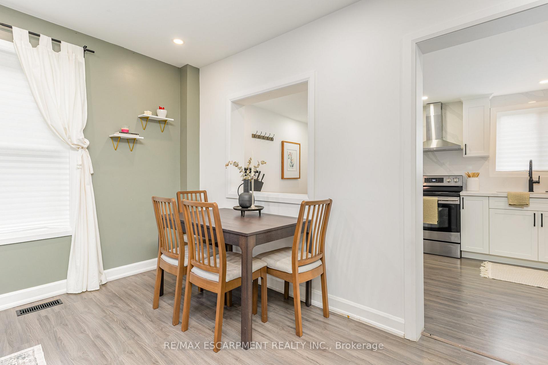 Photo 4 of 4 Robins Avenue, Hamilton, Crown Point — HOMEH