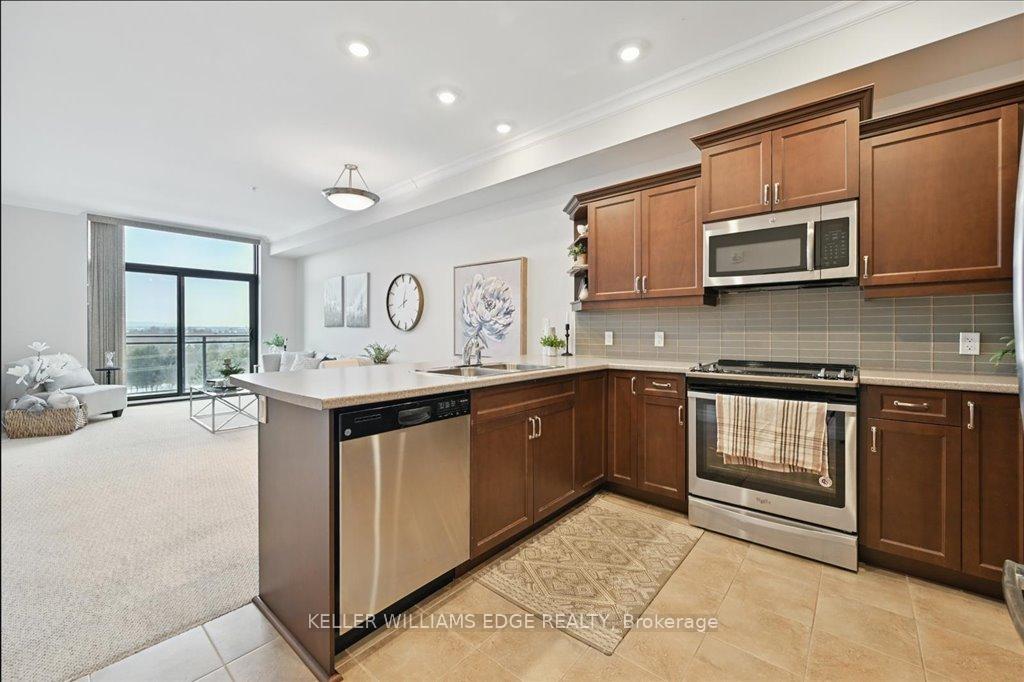 Photo 8 of Unit 607, 3290 New Street, Burlington, Roseland — HOMEH