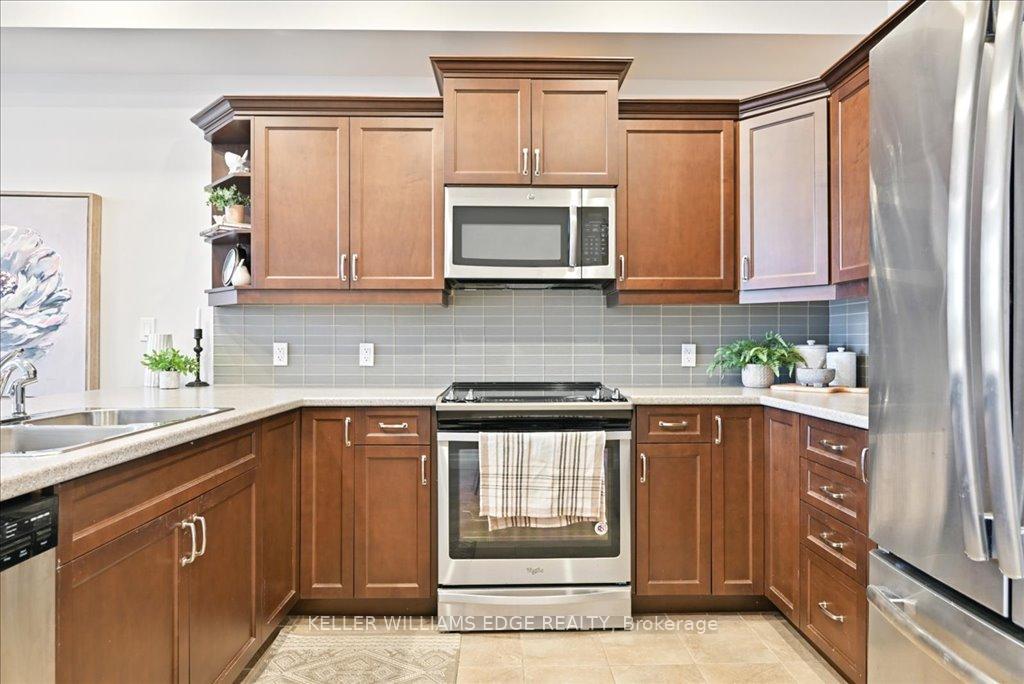 Photo 9 of Unit 607, 3290 New Street, Burlington, Roseland — HOMEH