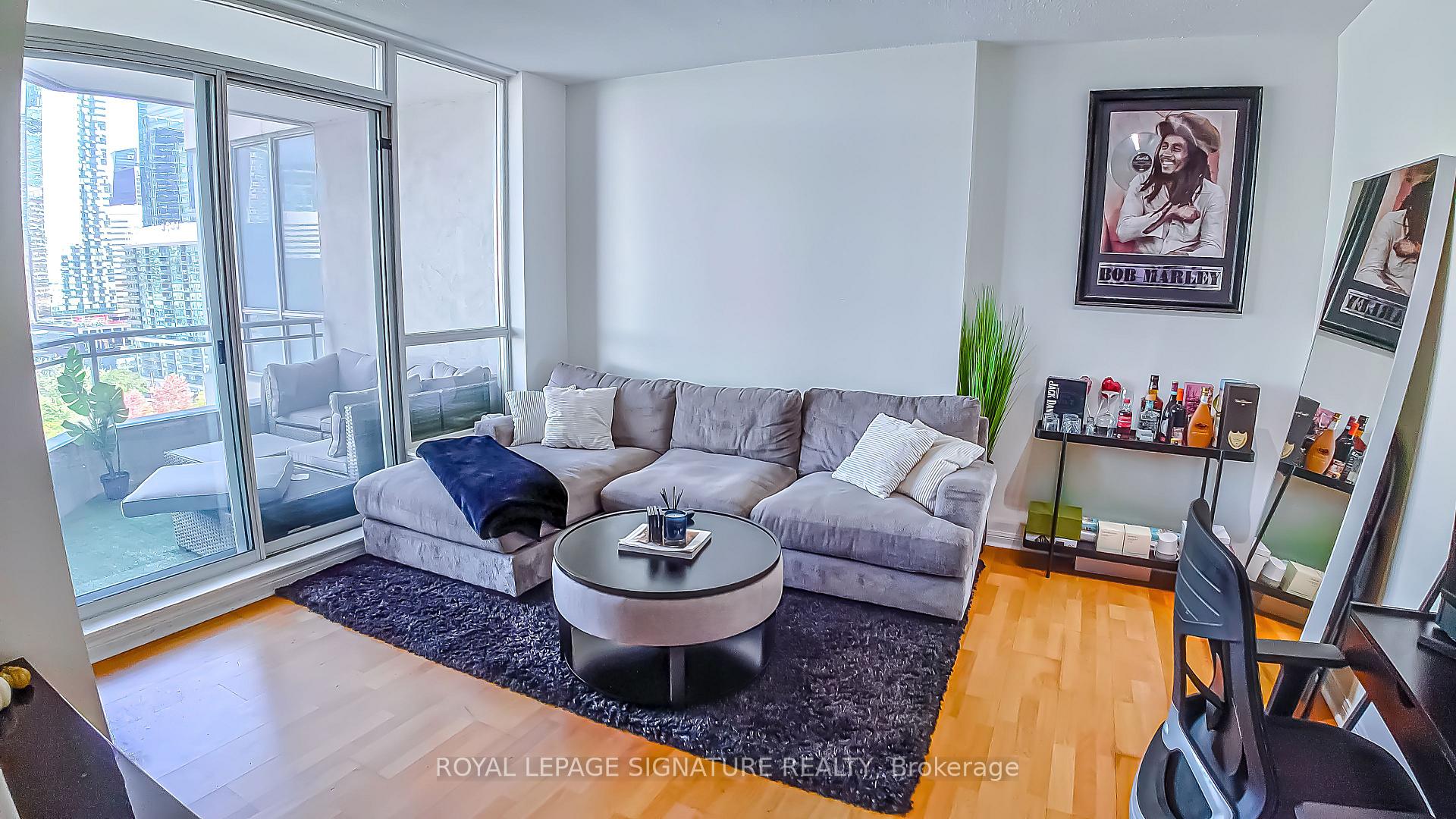 Photo 4 of Unit 1726, 230 Queens Quay W, Toronto, Waterfront Communities — HOMEH