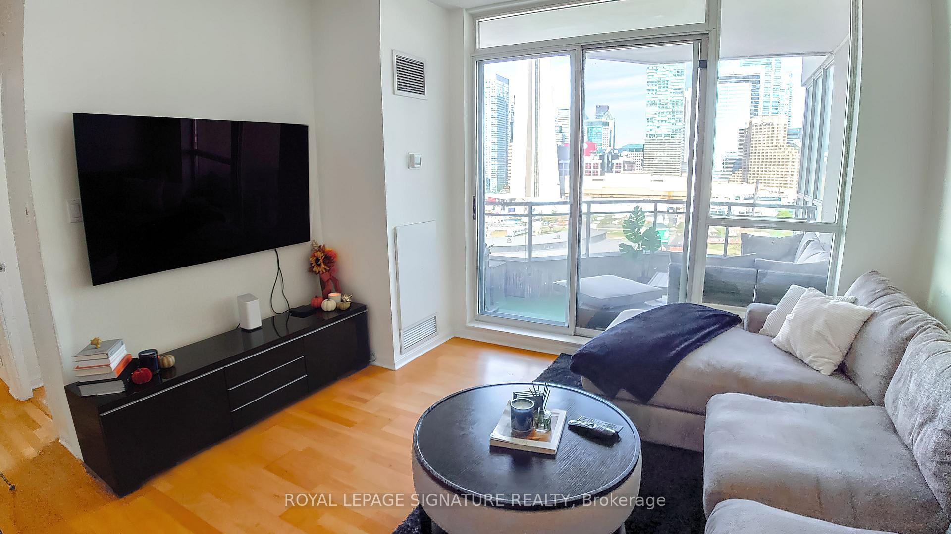 Photo 5 of Unit 1726, 230 Queens Quay W, Toronto, Waterfront Communities — HOMEH