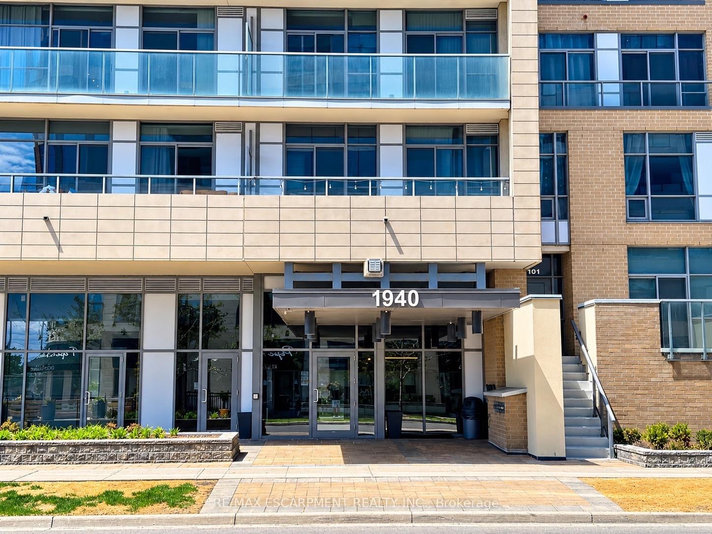 Photo 4 of Unit 809, 1940 Ironstone Drive, Burlington, Uptown — HOMEH