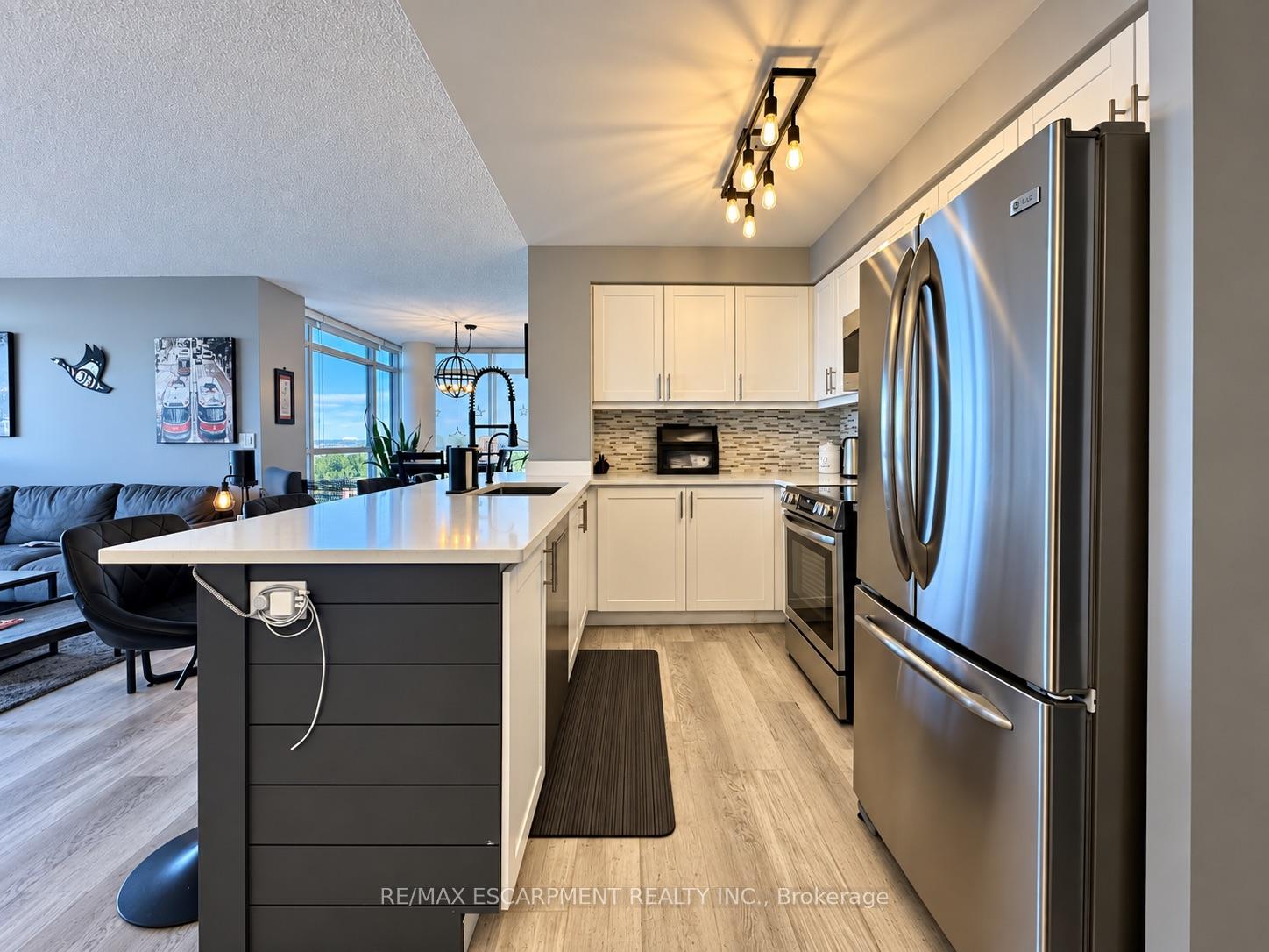 Photo 13 of Unit 809, 1940 Ironstone Drive, Burlington, Uptown — HOMEH