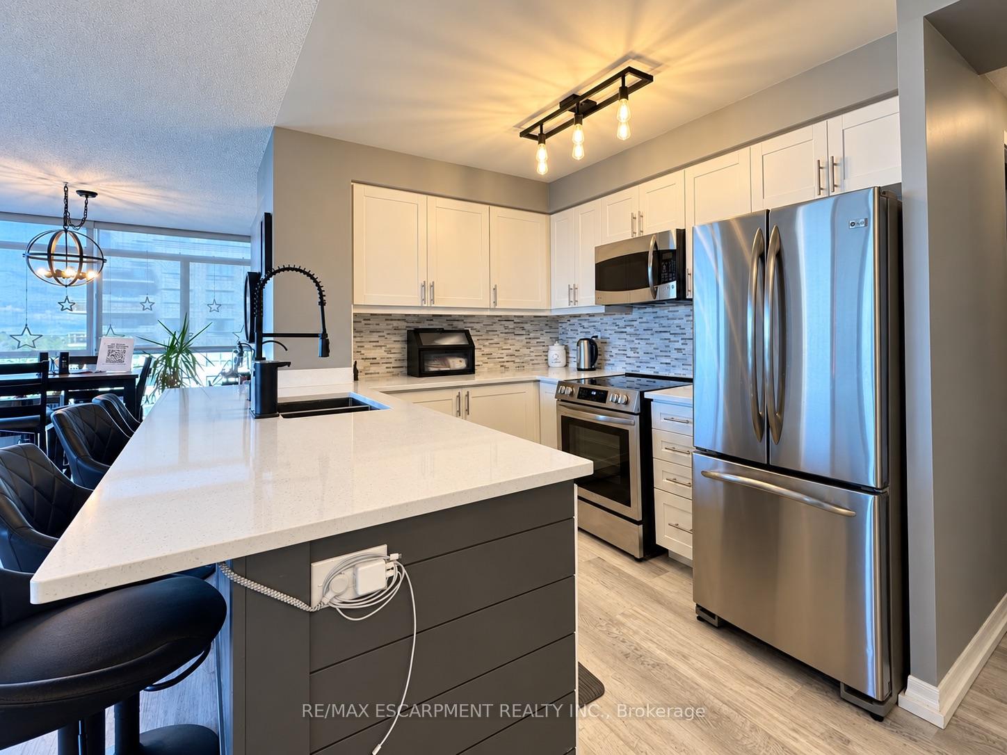 Photo 14 of Unit 809, 1940 Ironstone Drive, Burlington, Uptown — HOMEH