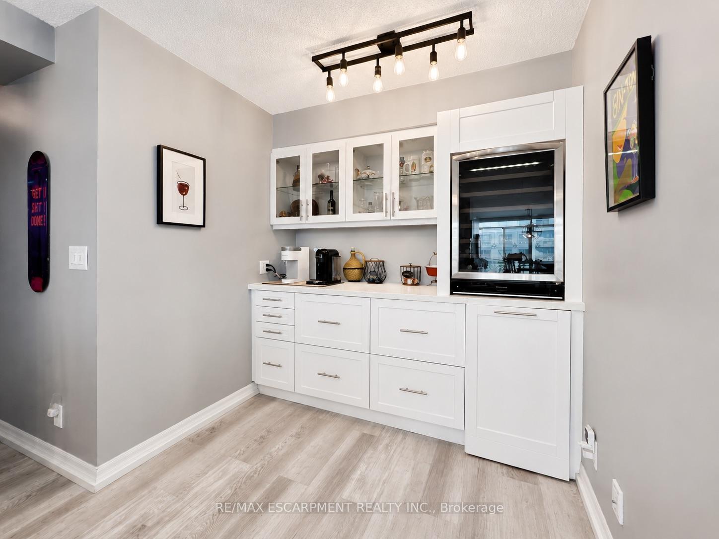 Photo 19 of Unit 809, 1940 Ironstone Drive, Burlington, Uptown — HOMEH