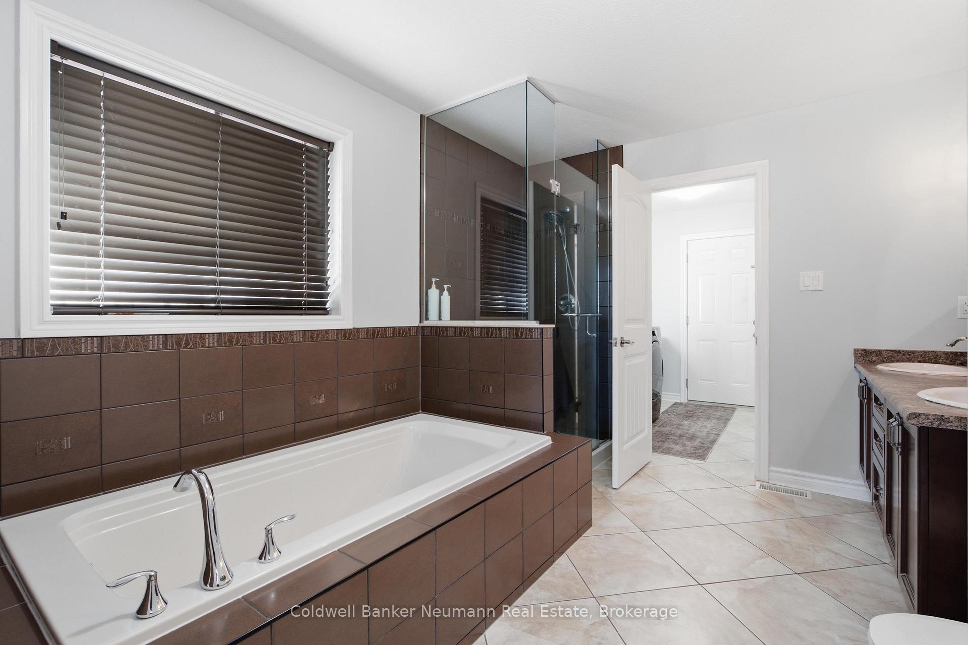 Photo 12 of 186 Goodwin Drive, Guelph, Pineridge/Westminster Woods — HOMEH