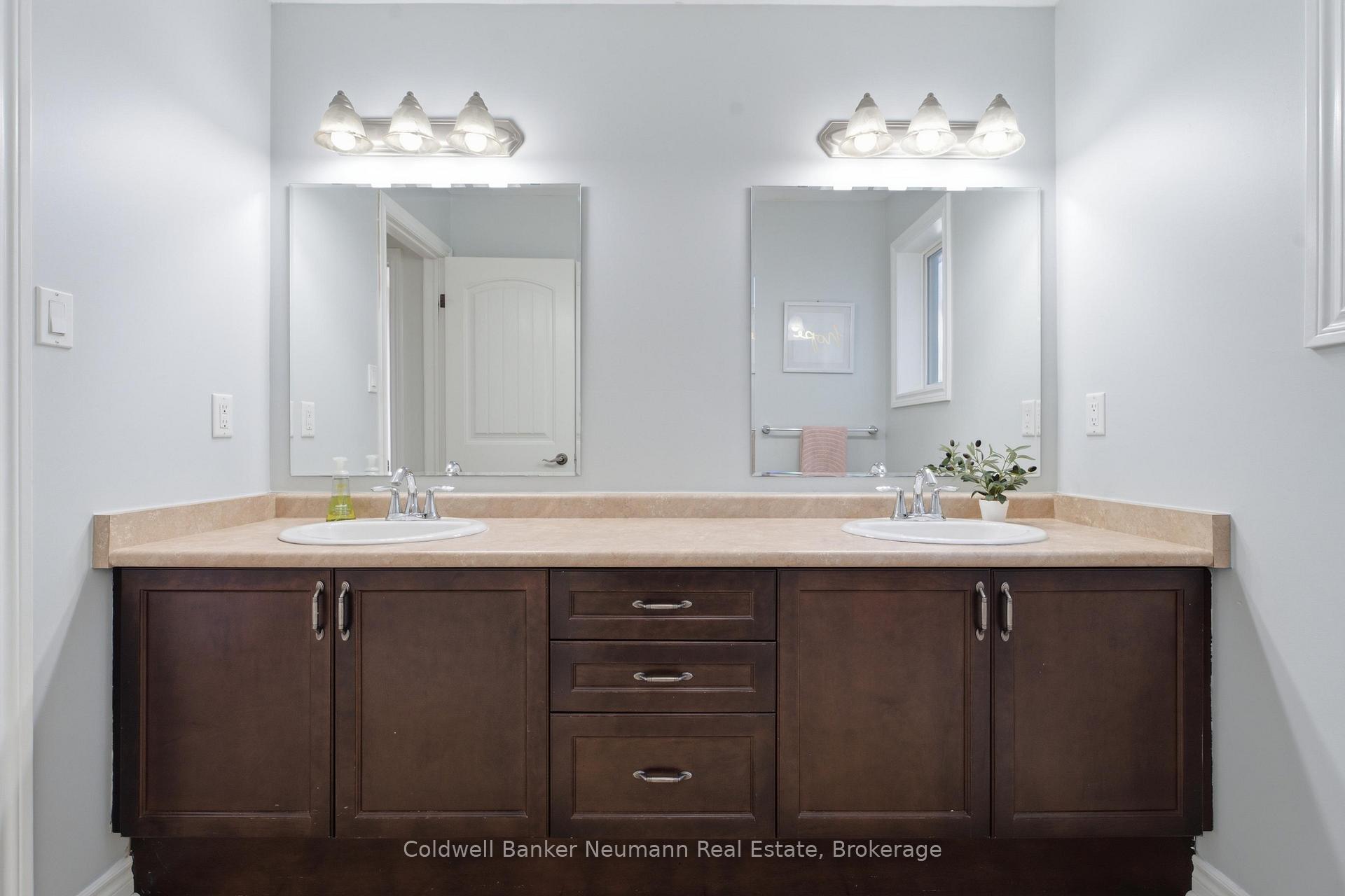 Photo 24 of 186 Goodwin Drive, Guelph, Pineridge/Westminster Woods — HOMEH