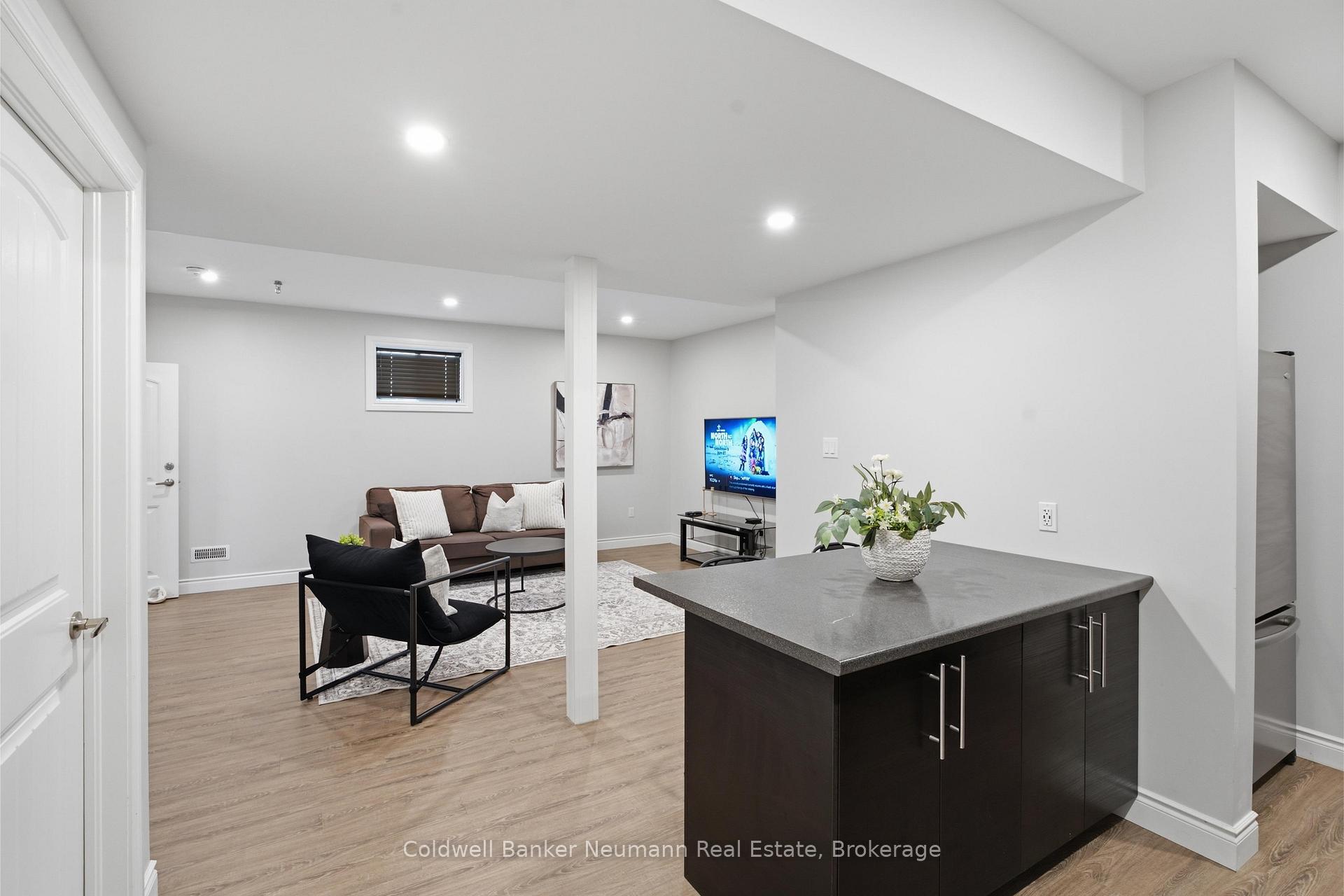 Photo 30 of 186 Goodwin Drive, Guelph, Pineridge/Westminster Woods — HOMEH