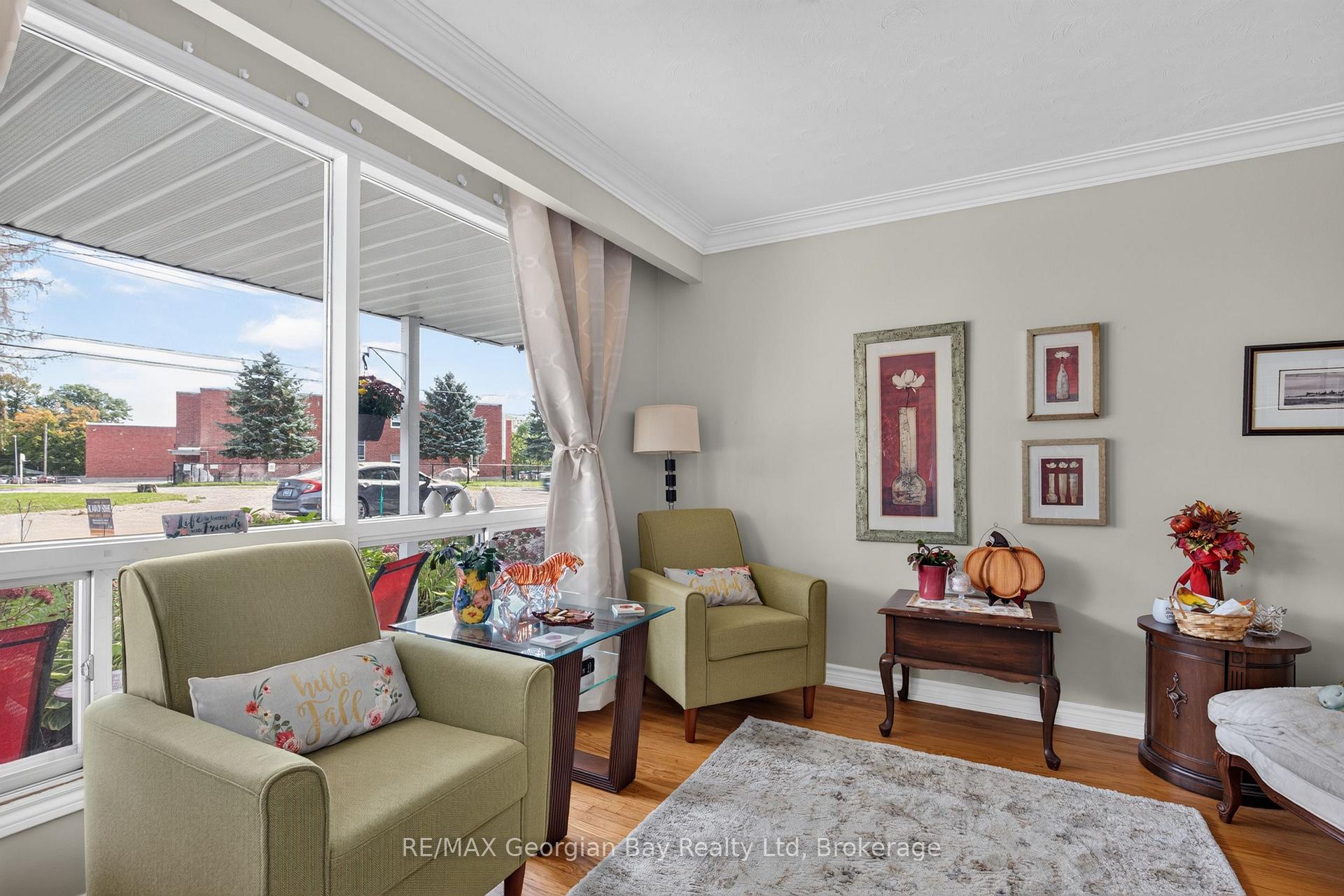 Photo 4 of 338 Seventh Street, Midland — HOMEH