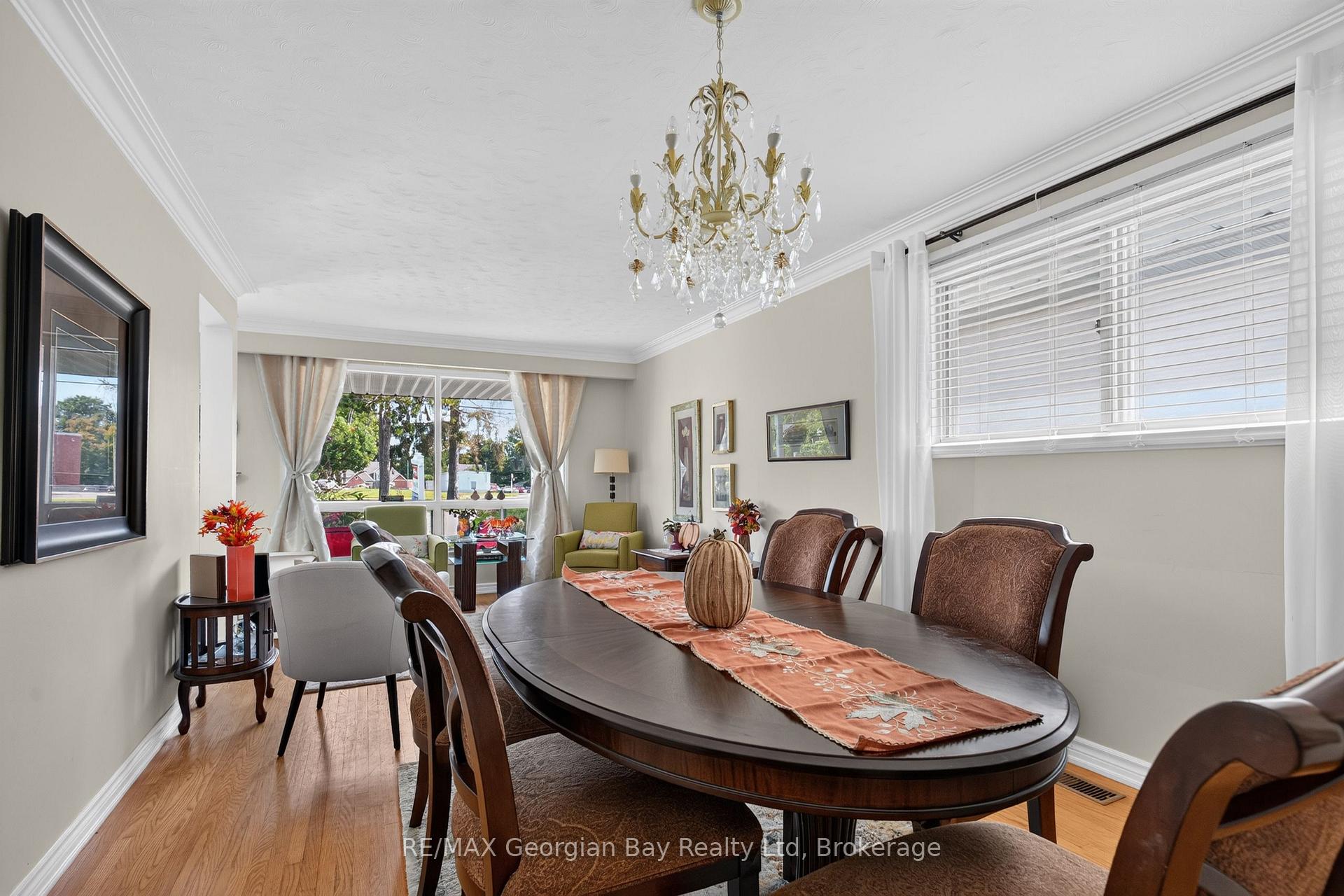 Photo 6 of 338 Seventh Street, Midland — HOMEH