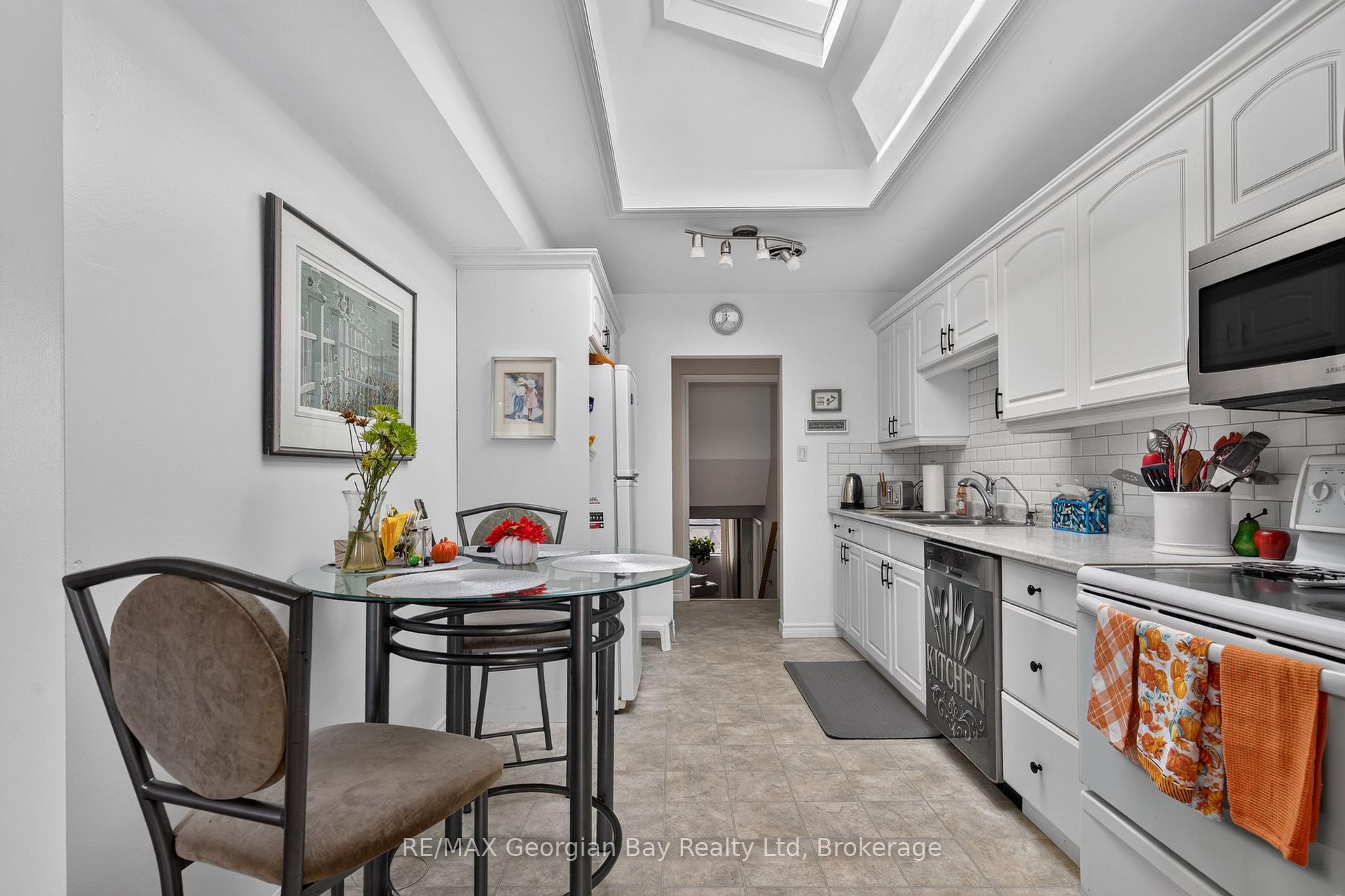 Photo 7 of 338 Seventh Street, Midland — HOMEH