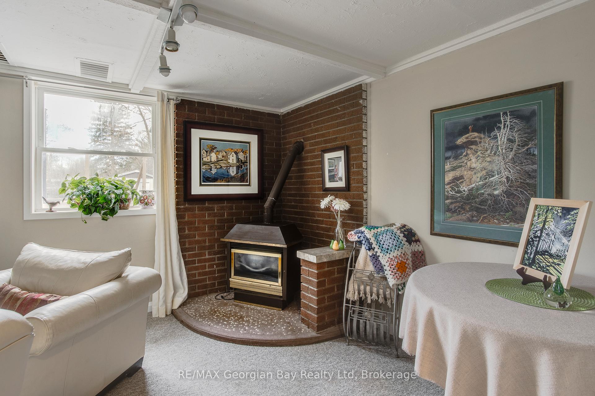 Photo 17 of 338 Seventh Street, Midland — HOMEH