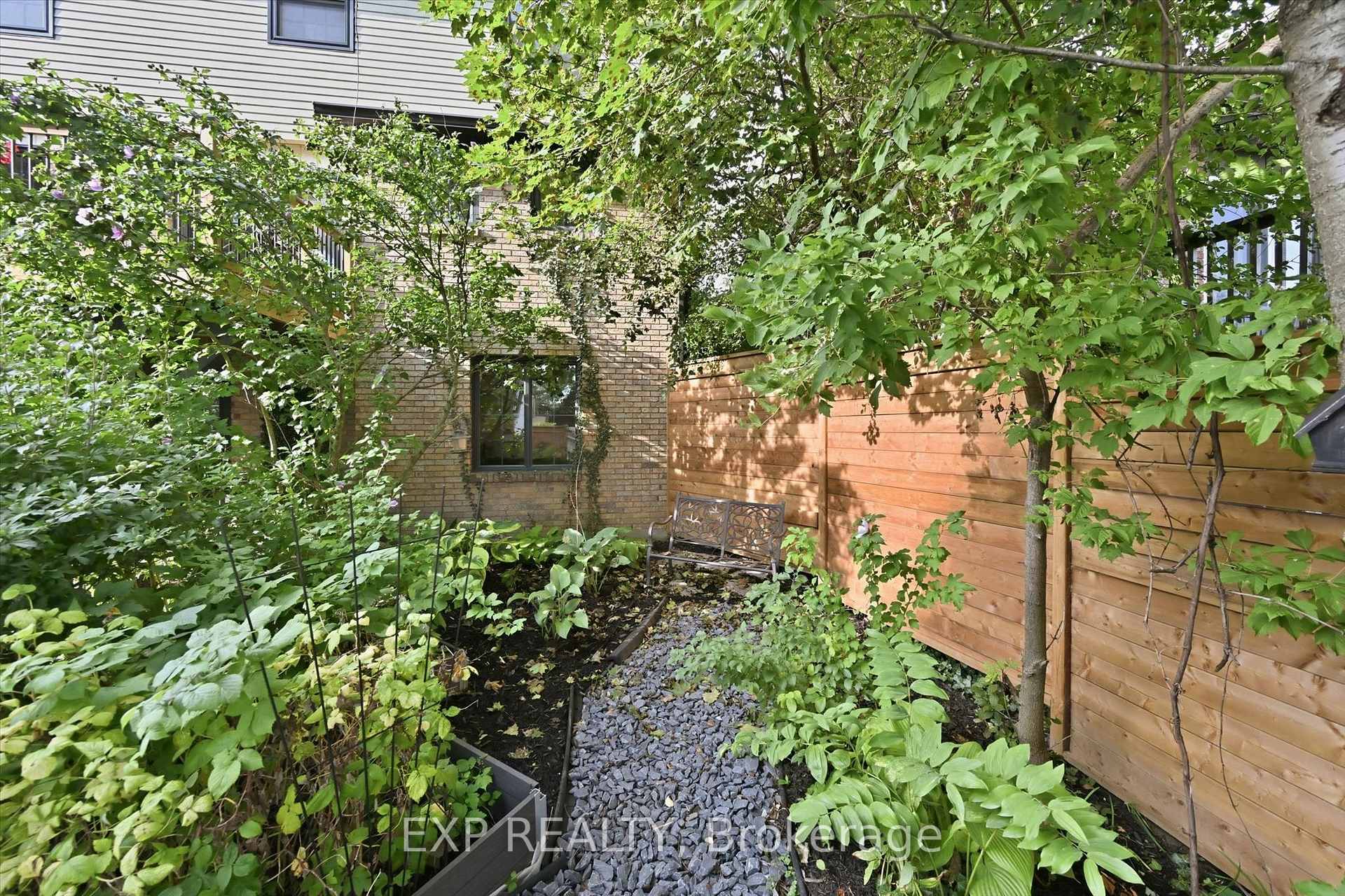 Photo 46 of 51 Chatterson Drive, Hamilton, Ancaster — HOMEH