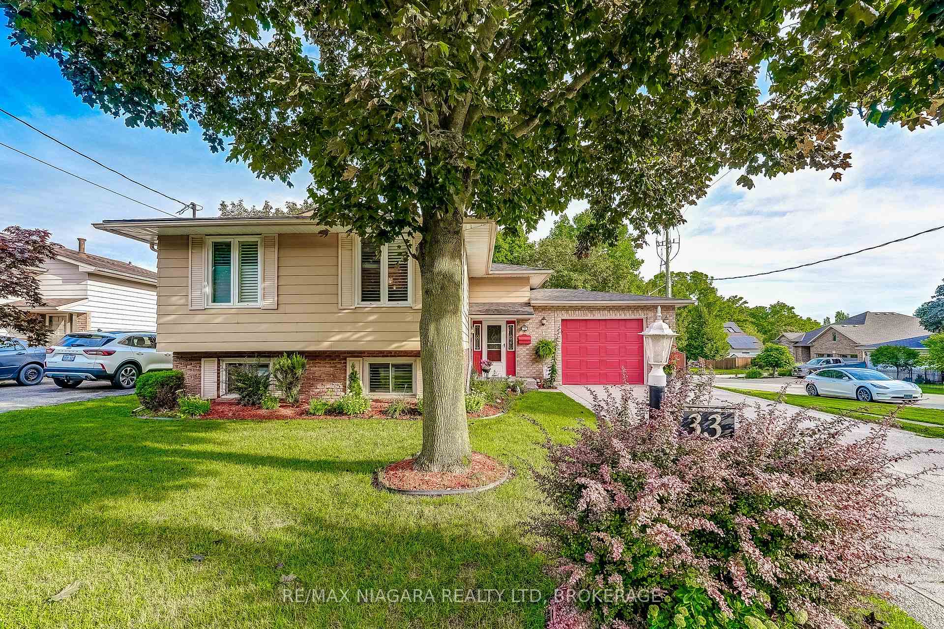 Photo 3 of 33 Hurricane Road, Pelham, Fonthill — HOMEH