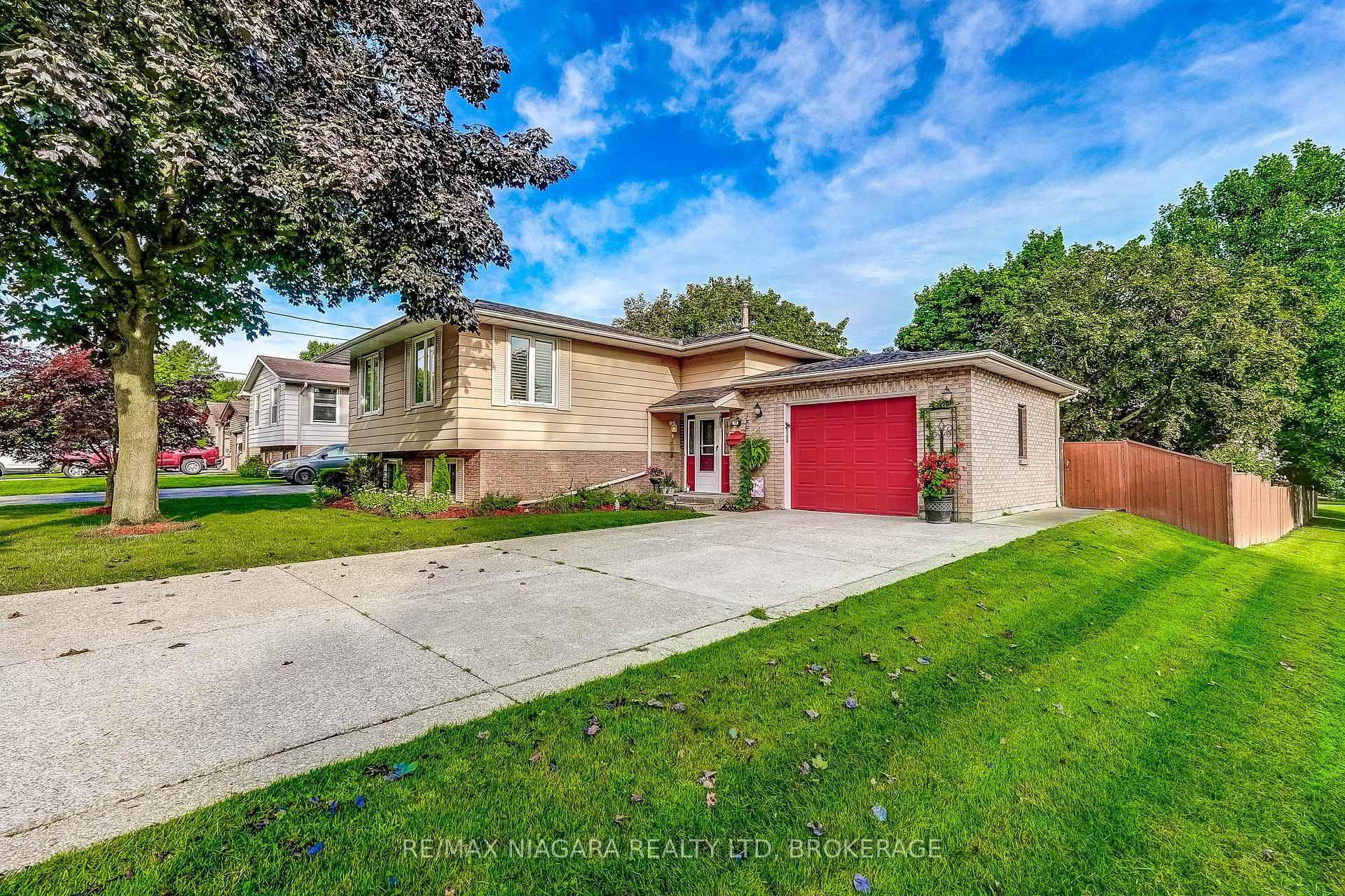 Photo 4 of 33 Hurricane Road, Pelham, Fonthill — HOMEH