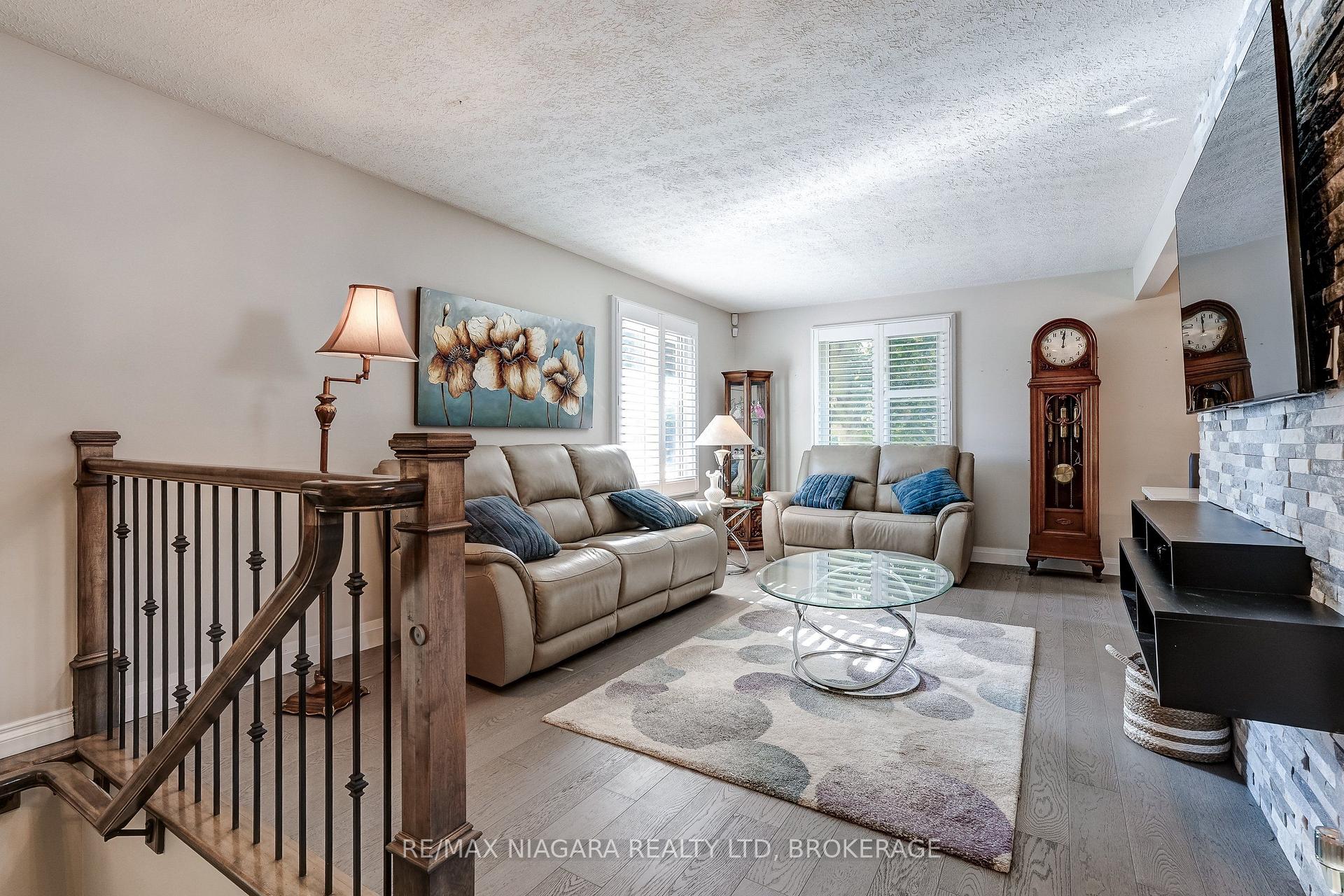 Photo 8 of 33 Hurricane Road, Pelham, Fonthill — HOMEH