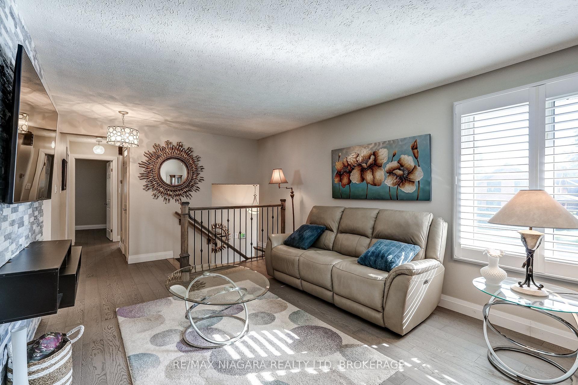 Photo 10 of 33 Hurricane Road, Pelham, Fonthill — HOMEH