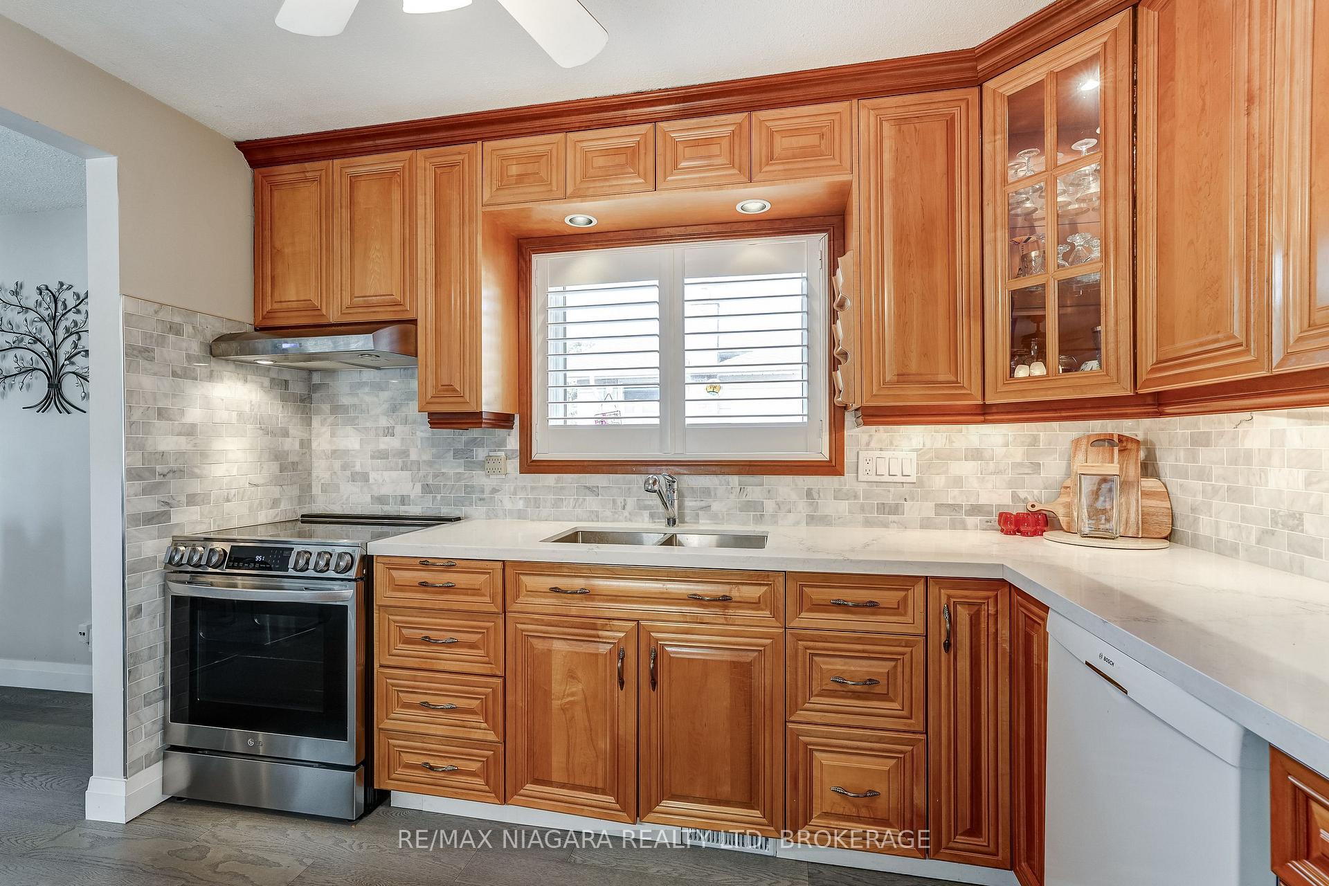 Photo 15 of 33 Hurricane Road, Pelham, Fonthill — HOMEH