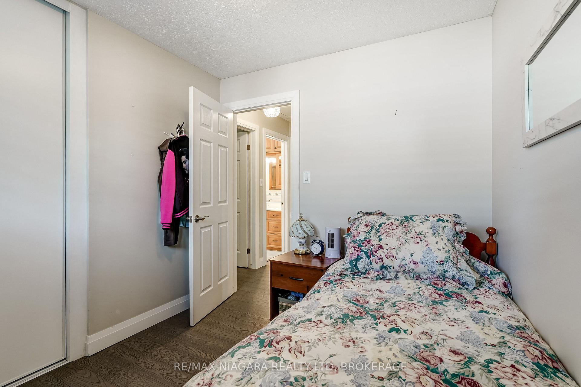 Photo 17 of 33 Hurricane Road, Pelham, Fonthill — HOMEH