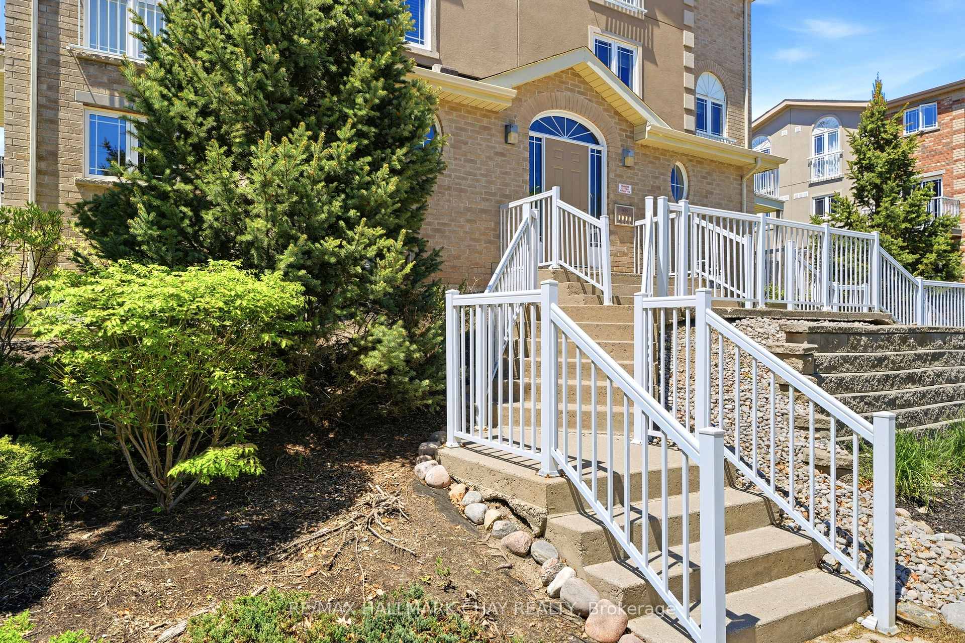 Photo 3 of Unit 1, 408 Veterans Drive, Barrie, Holly — HOMEH