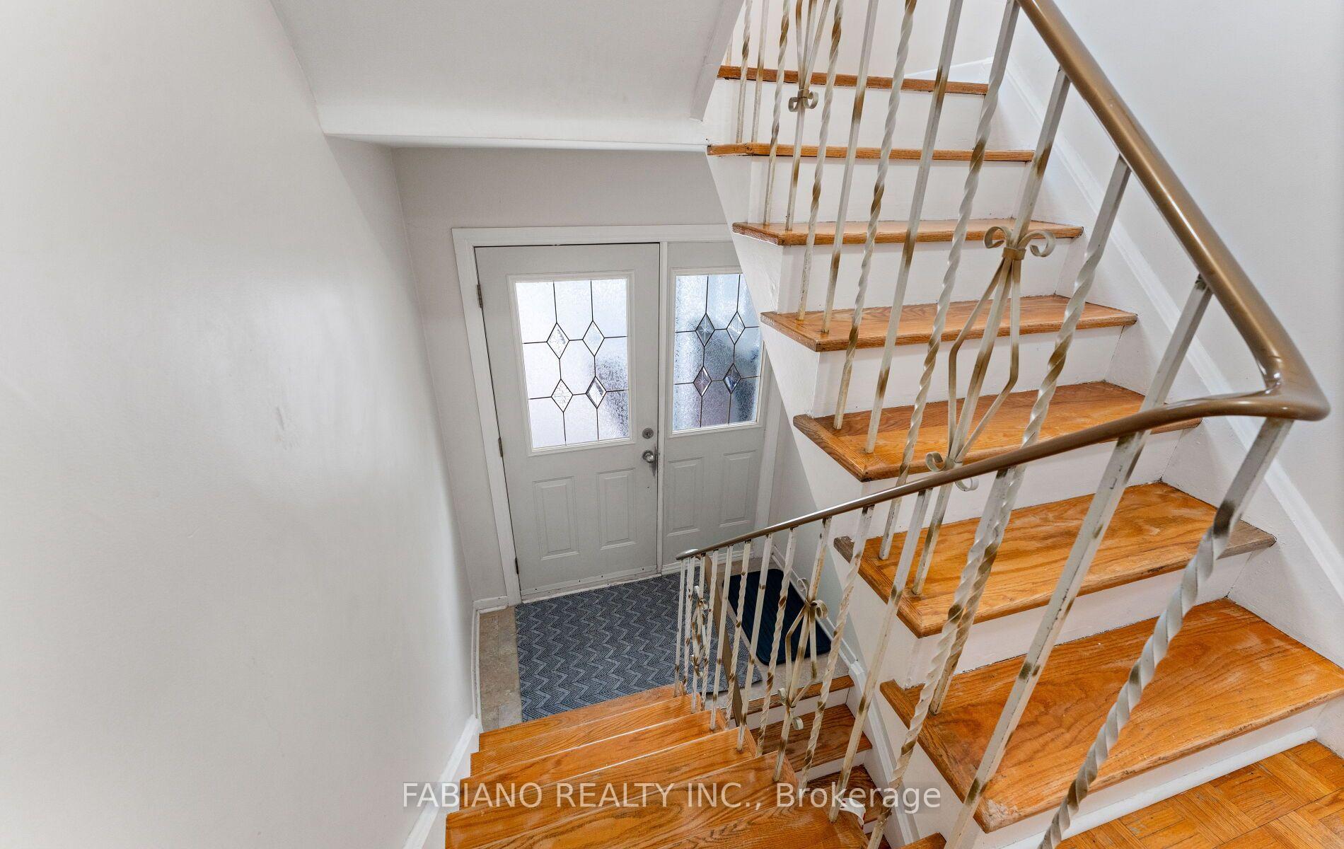 Photo 3 of 549 Gladstone Avenue, Toronto, Dovercourt-Wallace Emerson-Junction — HOMEH