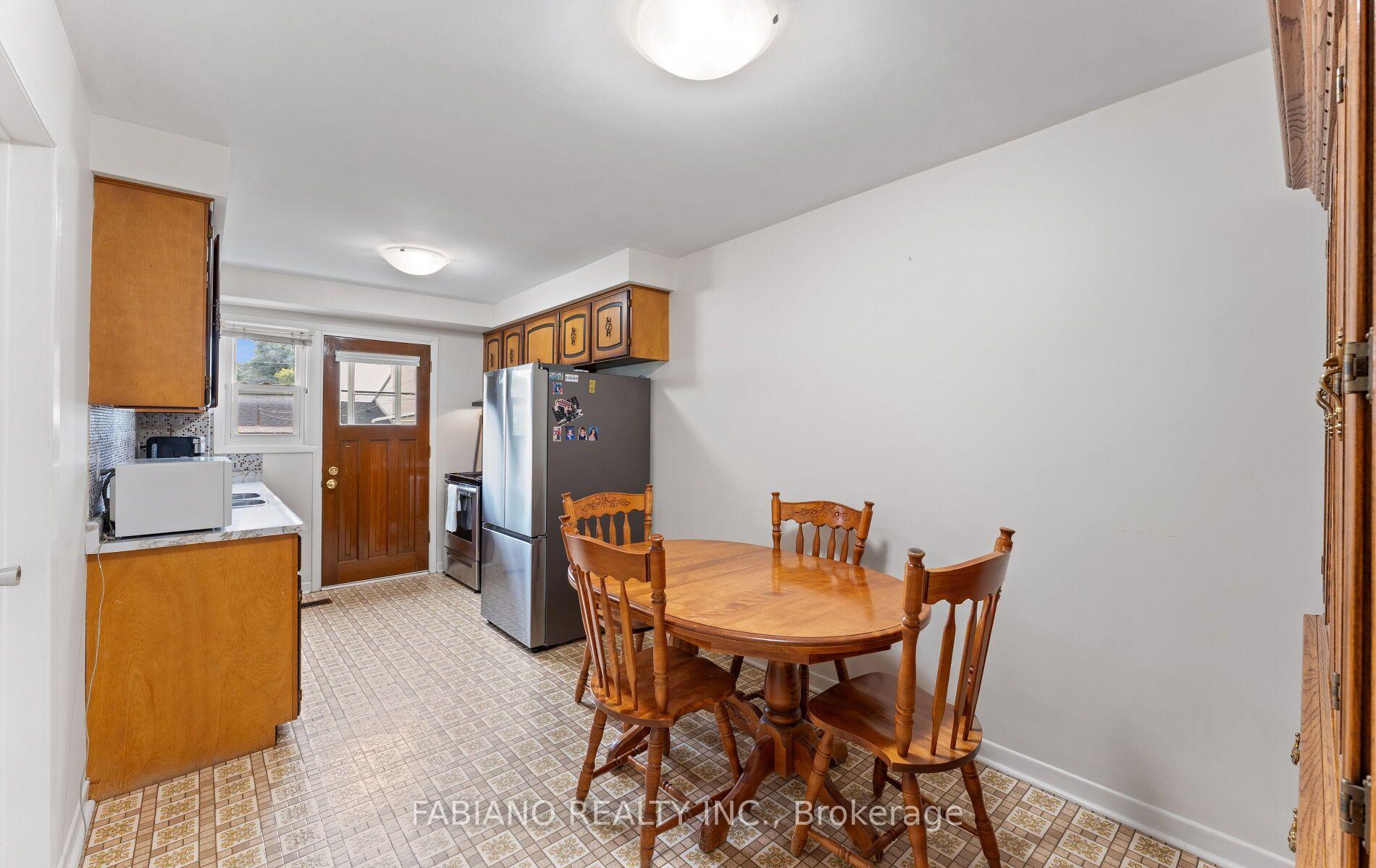 Photo 10 of 549 Gladstone Avenue, Toronto, Dovercourt-Wallace Emerson-Junction — HOMEH