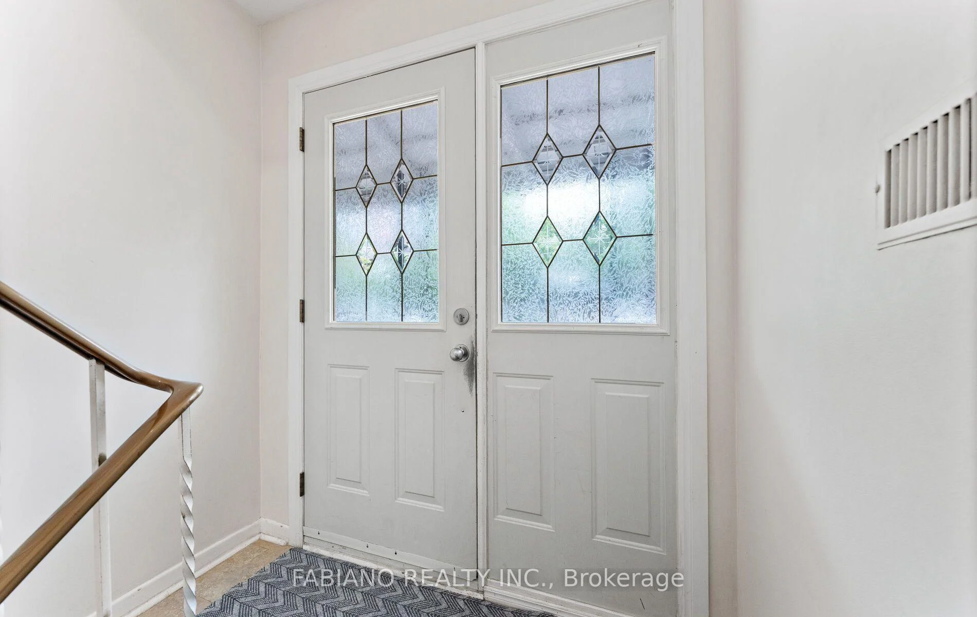 Photo 4 of 549 Gladstone Avenue, Toronto, Dovercourt-Wallace Emerson-Junction — HOMEH