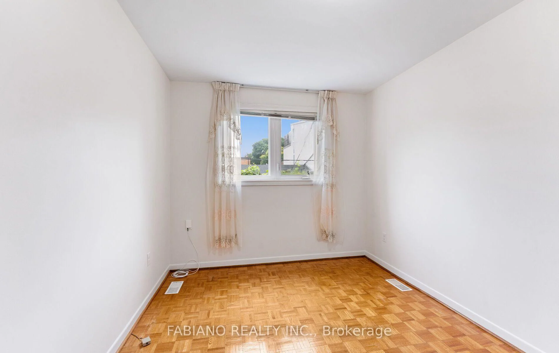 Photo 20 of 549 Gladstone Avenue, Toronto, Dovercourt-Wallace Emerson-Junction — HOMEH
