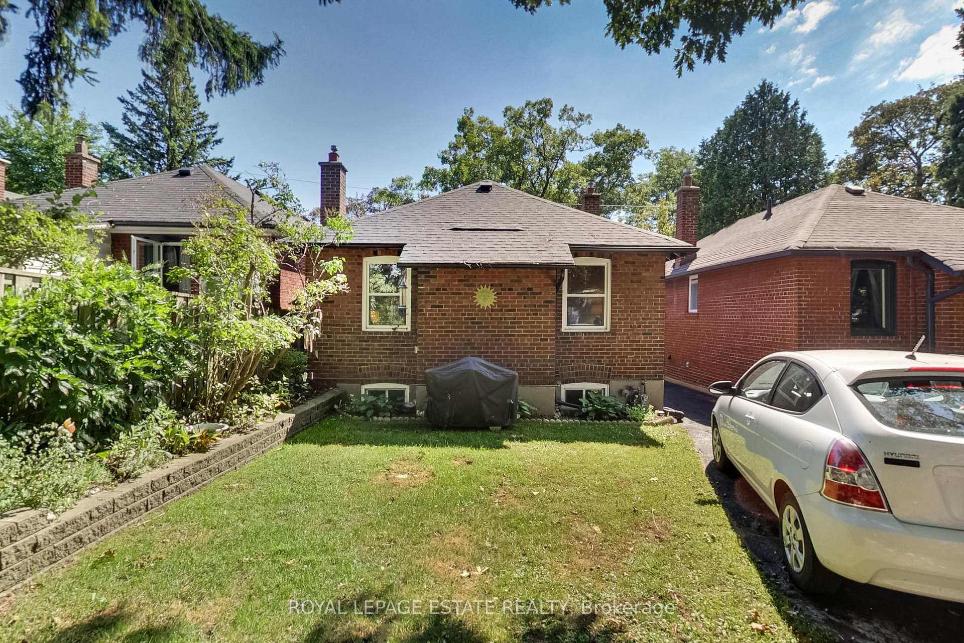 Photo 20 of 64 Wildwood Crescent, Toronto, Woodbine Corridor — HOMEH