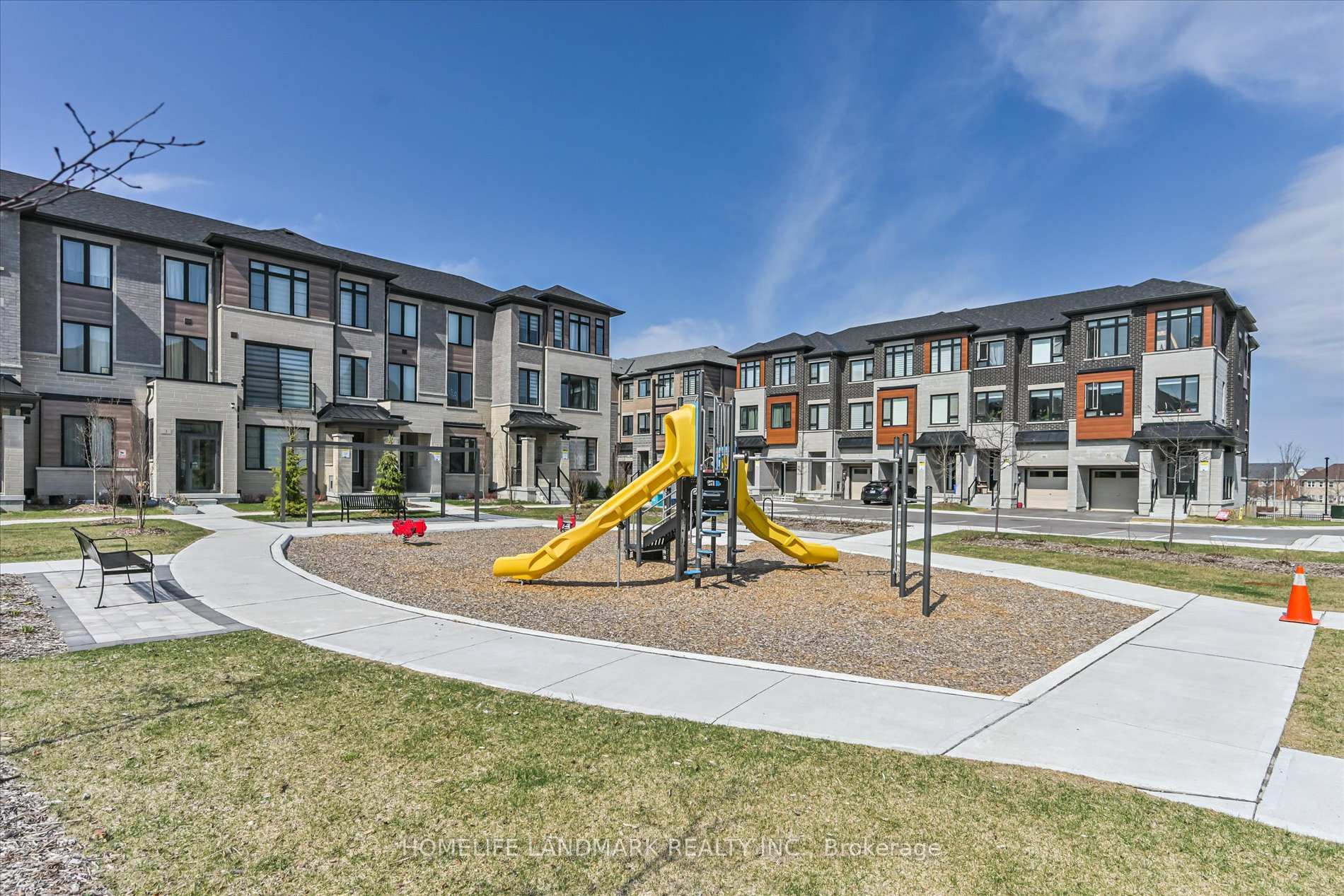 Photo 31 of 34 Carole Bell Way, Markham, Berczy — HOMEH
