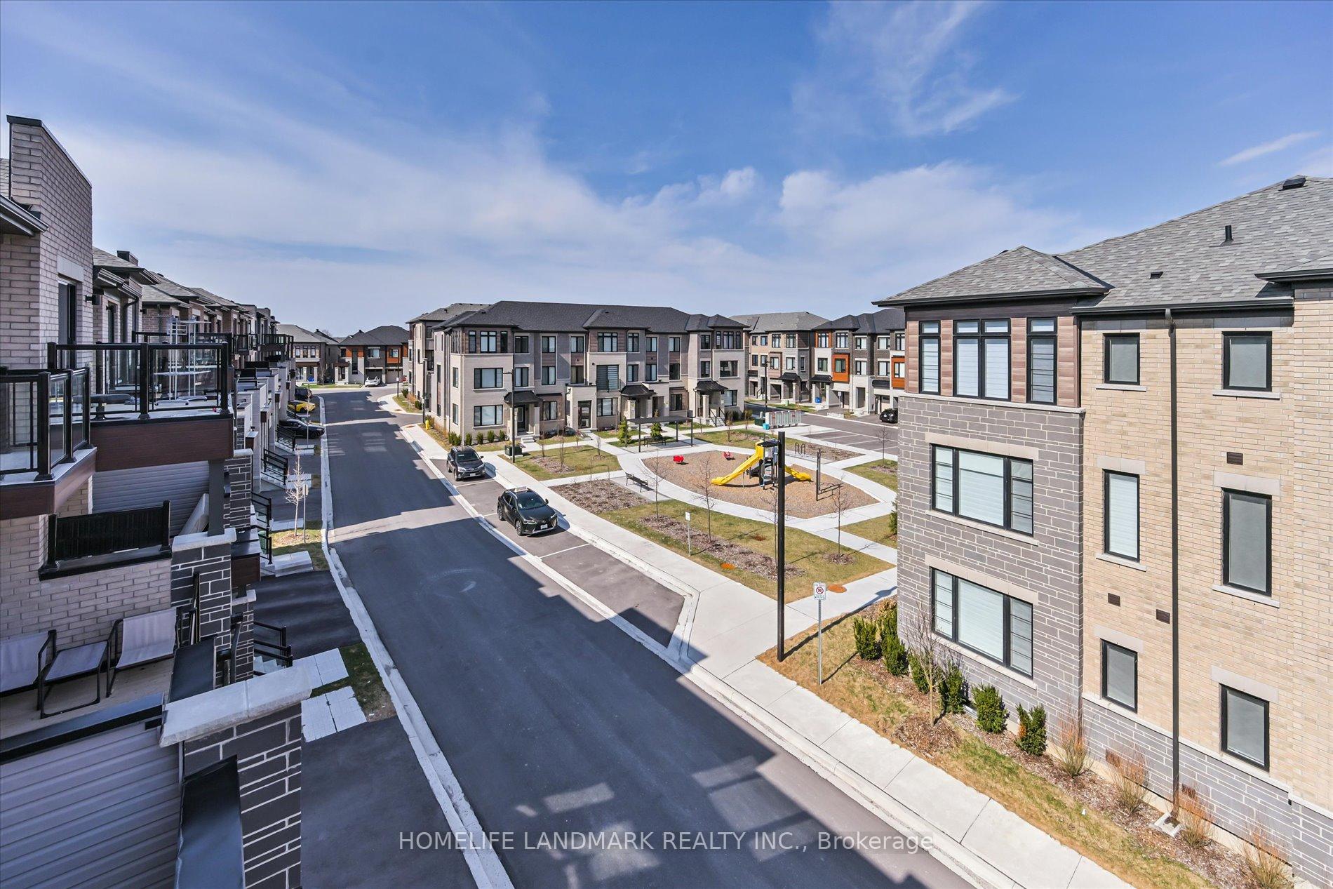 Photo 32 of 34 Carole Bell Way, Markham, Berczy — HOMEH