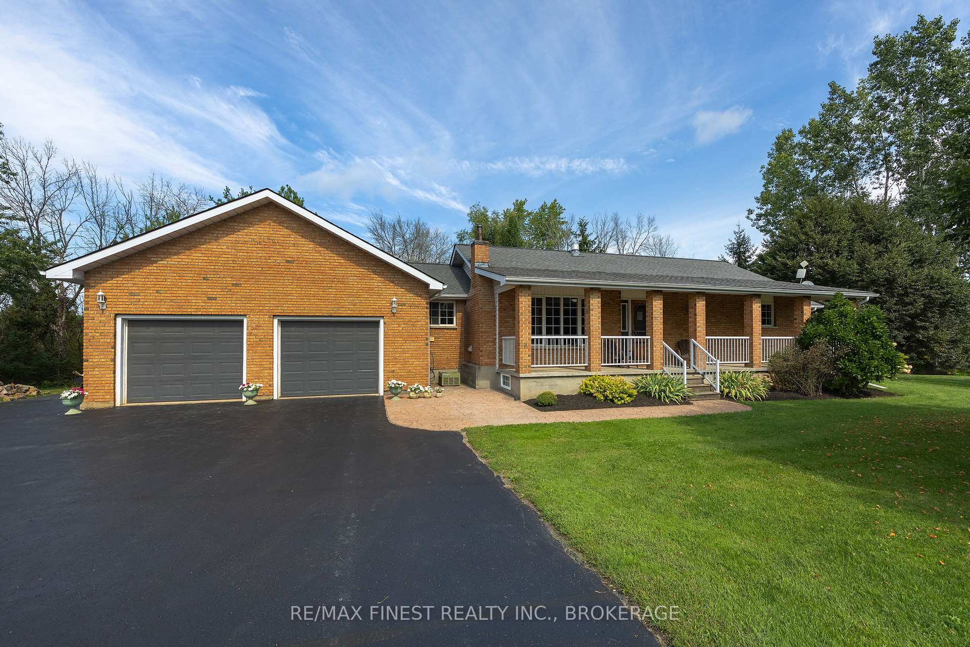Photo of 995 Bridge Street W
