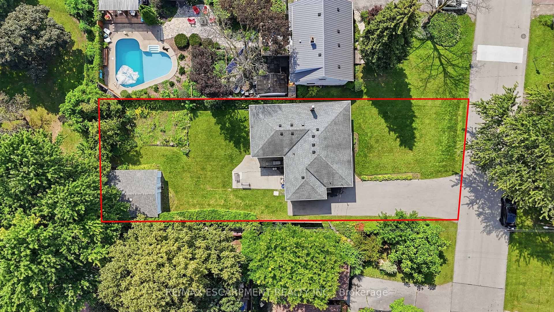 Photo 3 of 522 Enfield Road, Burlington, LaSalle — HOMEH