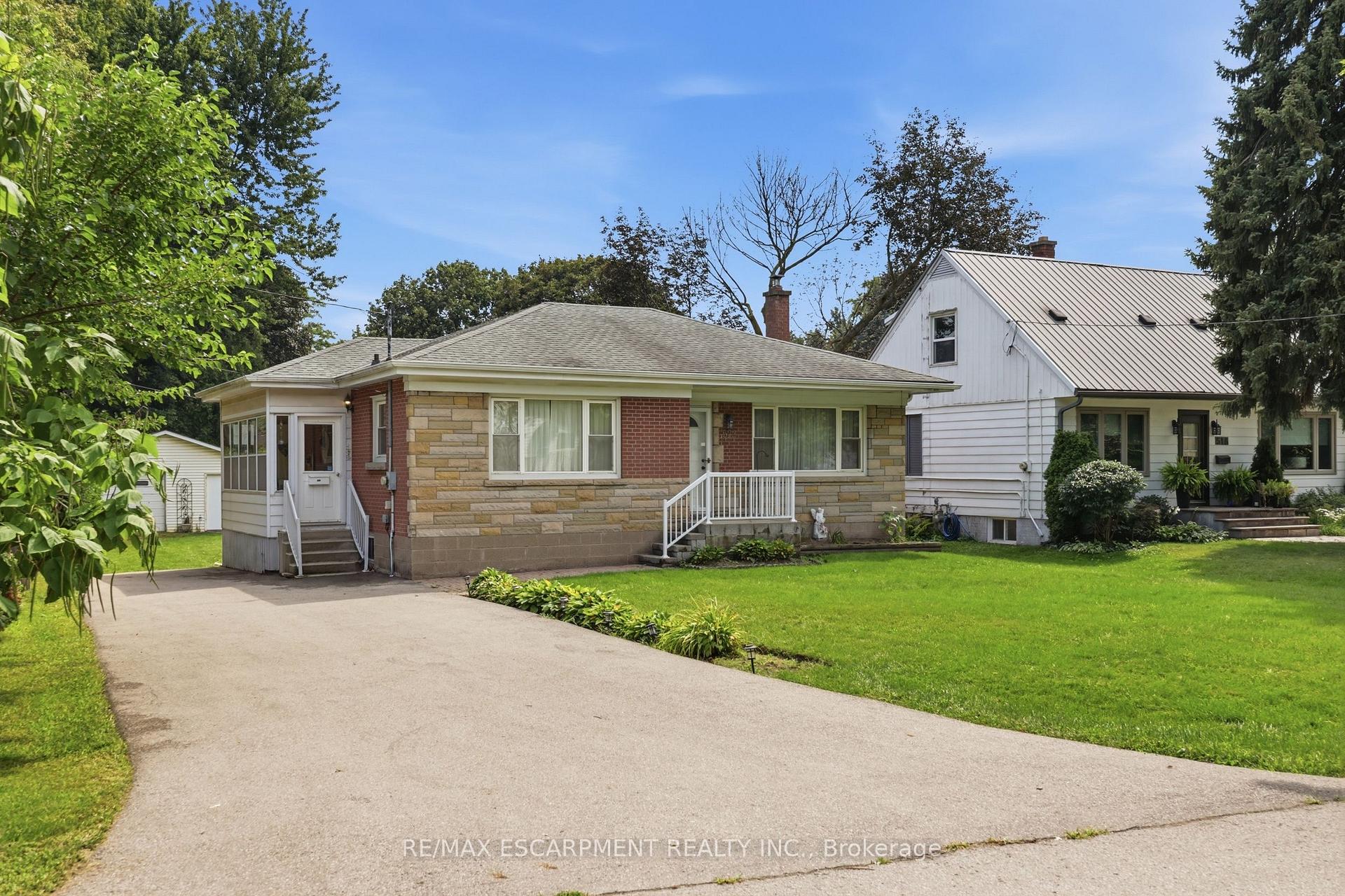 Photo 4 of 522 Enfield Road, Burlington, LaSalle — HOMEH