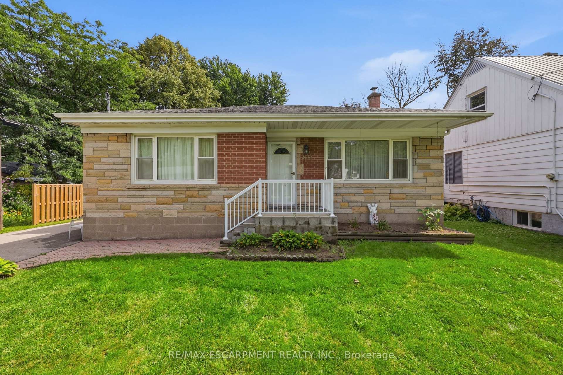Photo 1 of 522 Enfield Road, Burlington, LaSalle — HOMEH