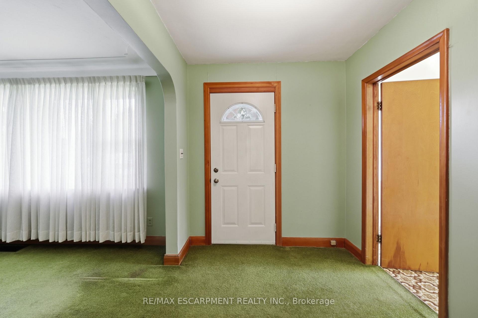 Photo 8 of 522 Enfield Road, Burlington, LaSalle — HOMEH