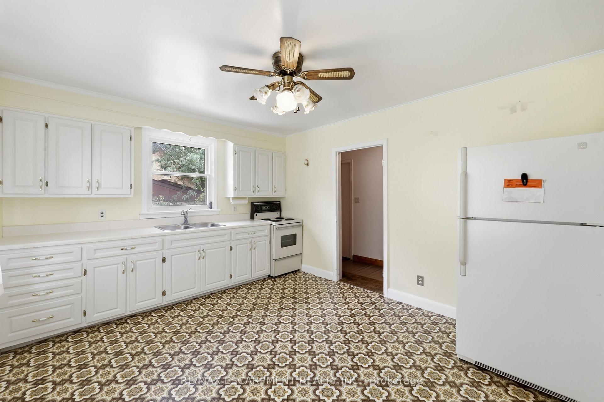 Photo 11 of 522 Enfield Road, Burlington, LaSalle — HOMEH